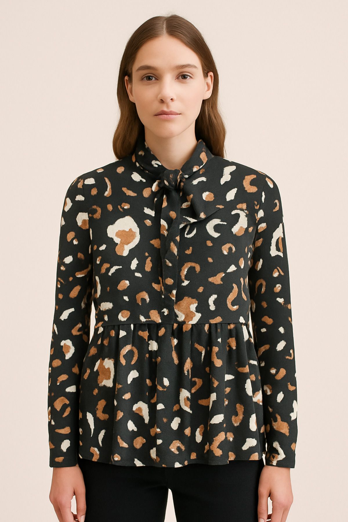 DHDmoda Kadın Leopar Desenli Büzgü ve Bağcık Detaylı Bluz