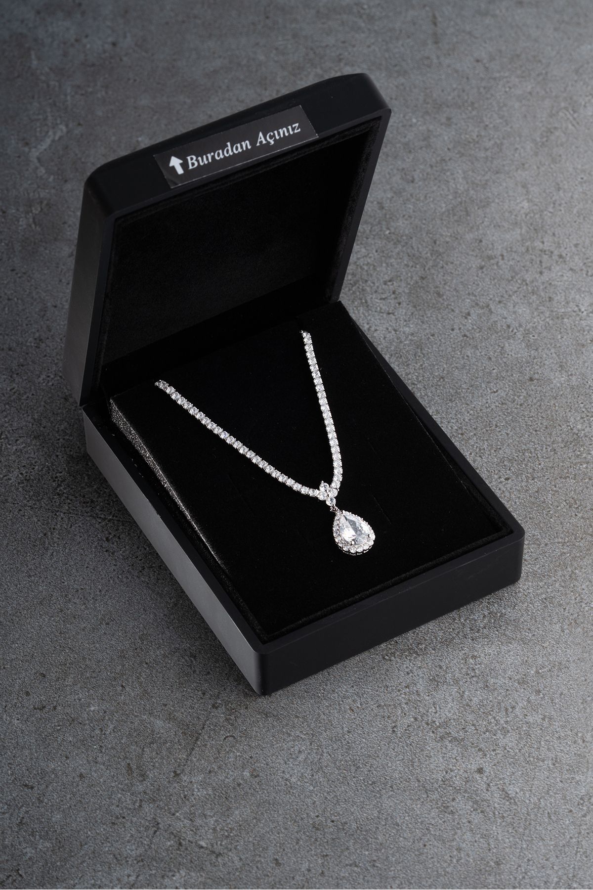 Silvano Jewelry 925 Ayar Gümüş Işıklı Kutuda Suyolu Damla Model Kolye