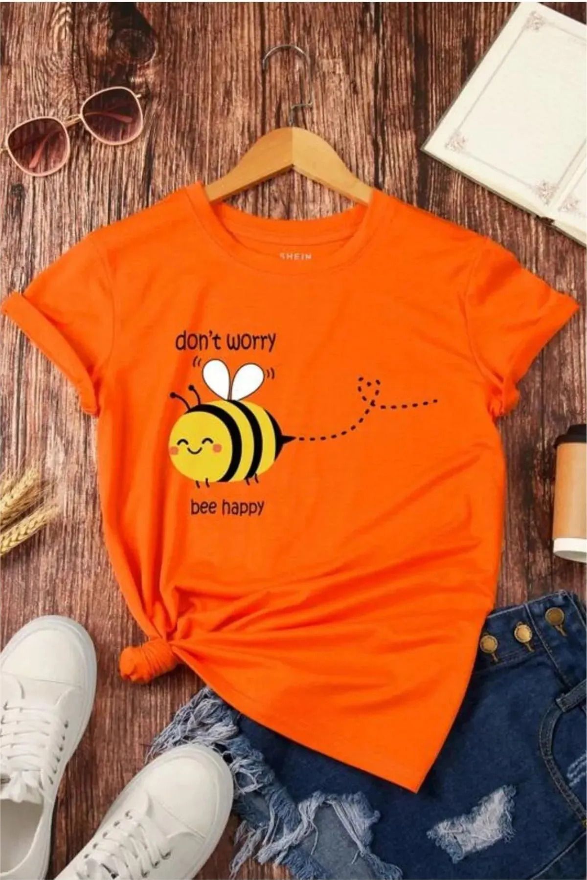 FeaR LeeS Bee And Slogan Graphic t-shirt