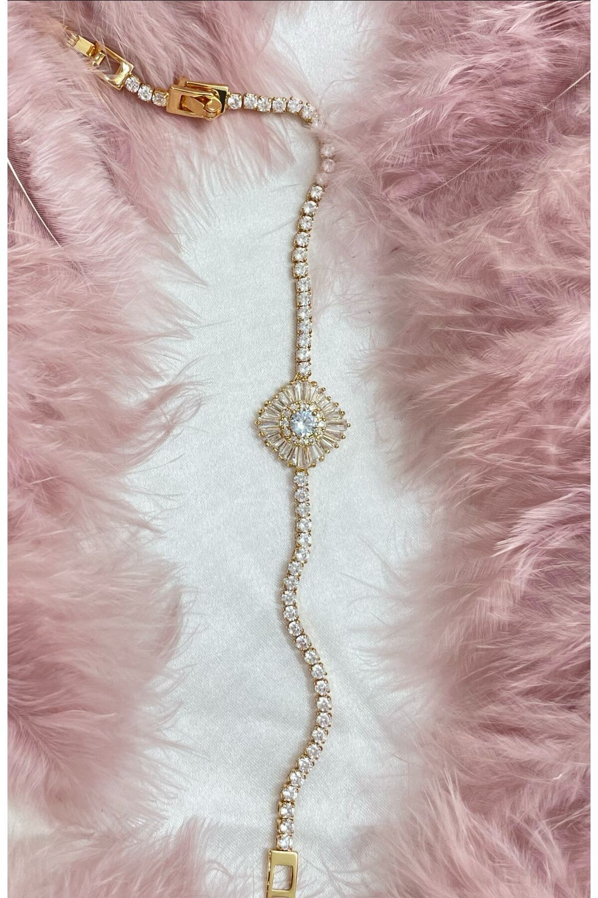 Butik Çelik Çiçekli Gold Su Yolu Bileklik
