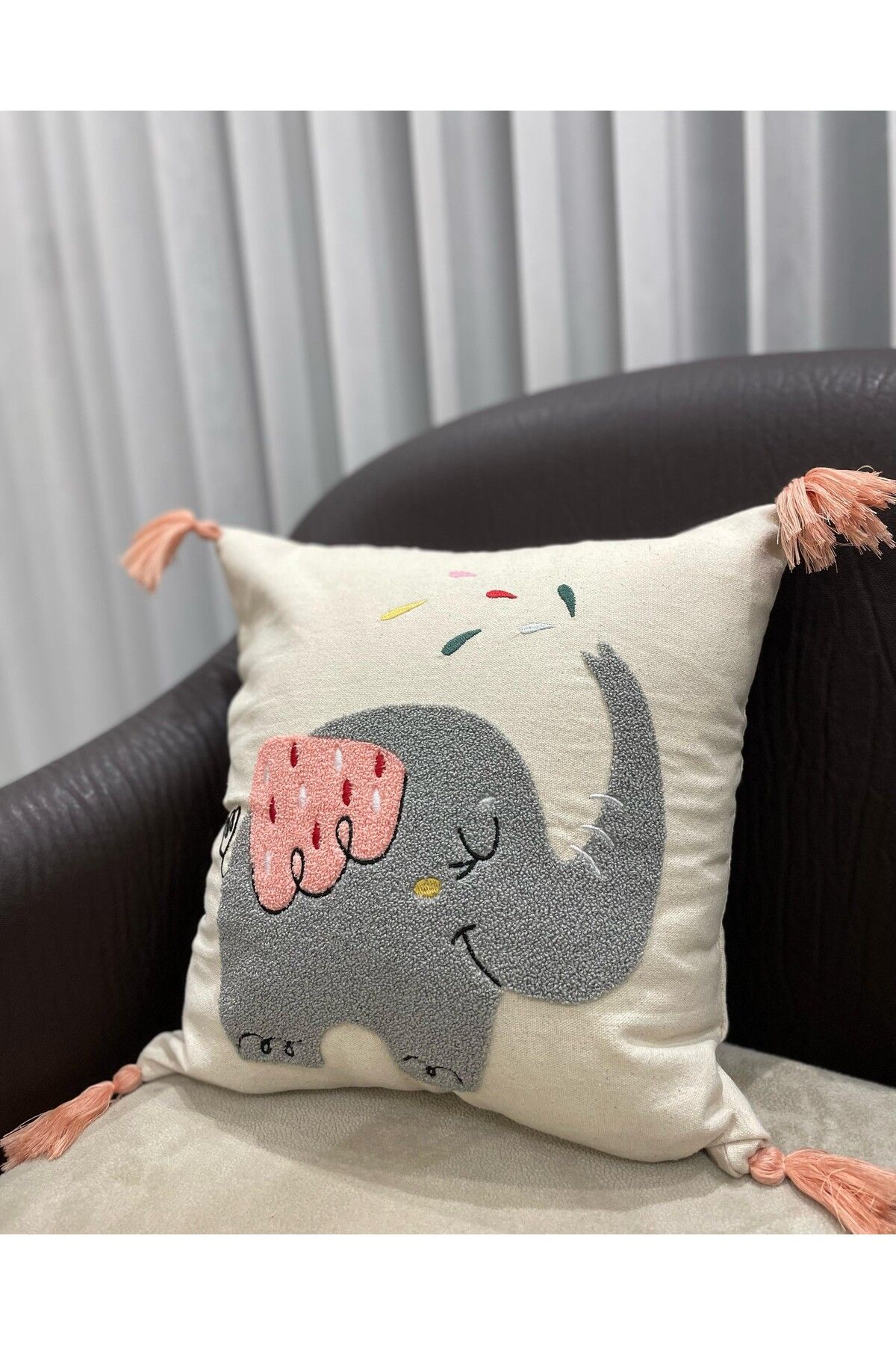 LUSSO Tekstil Çocuk odası fil desenli punch işlemeli kırlent kılıfı