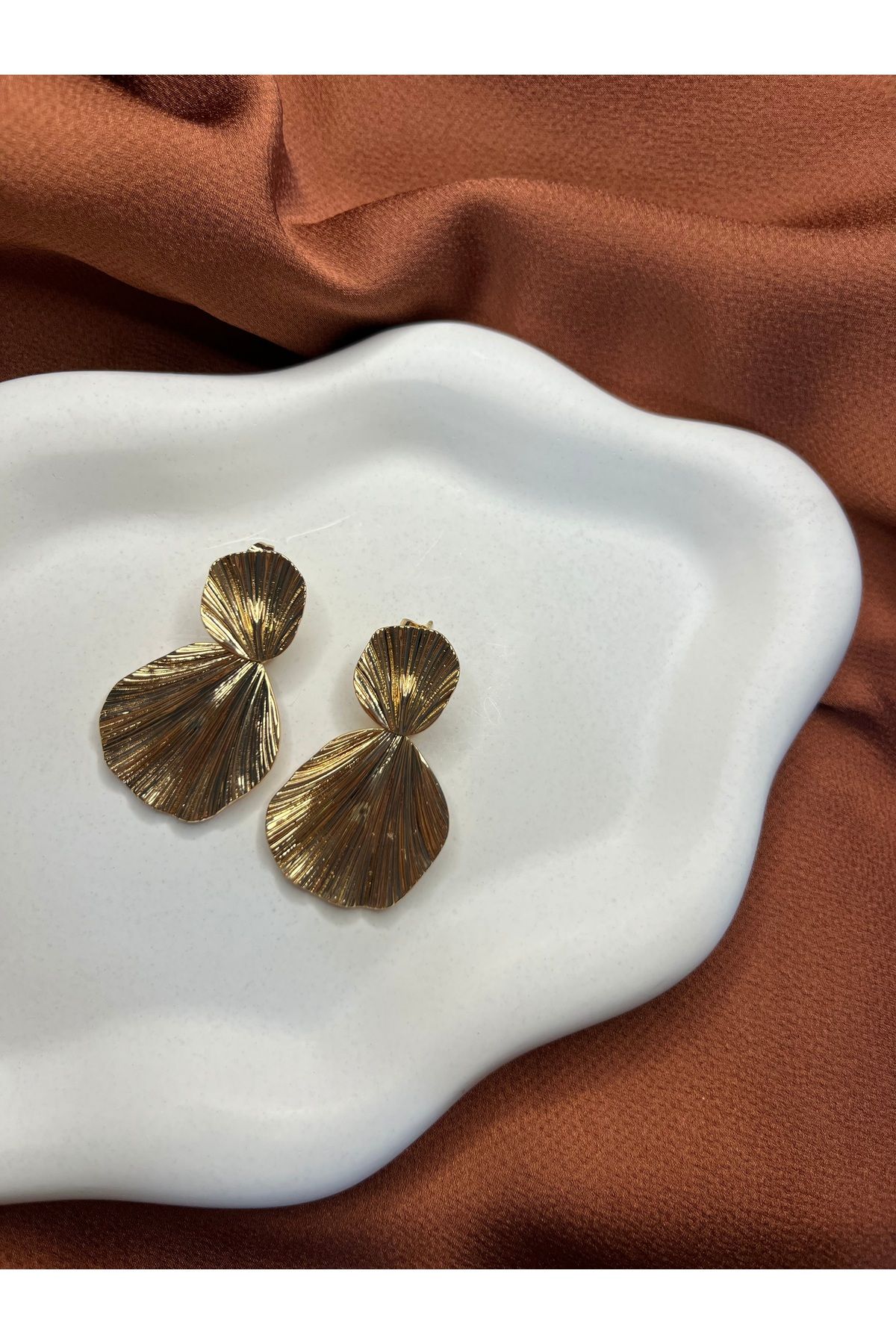 Fam&Co Jewelry Xuping Marka Zarif Formlu Küpe – Gold Renk Seçenekleriyle