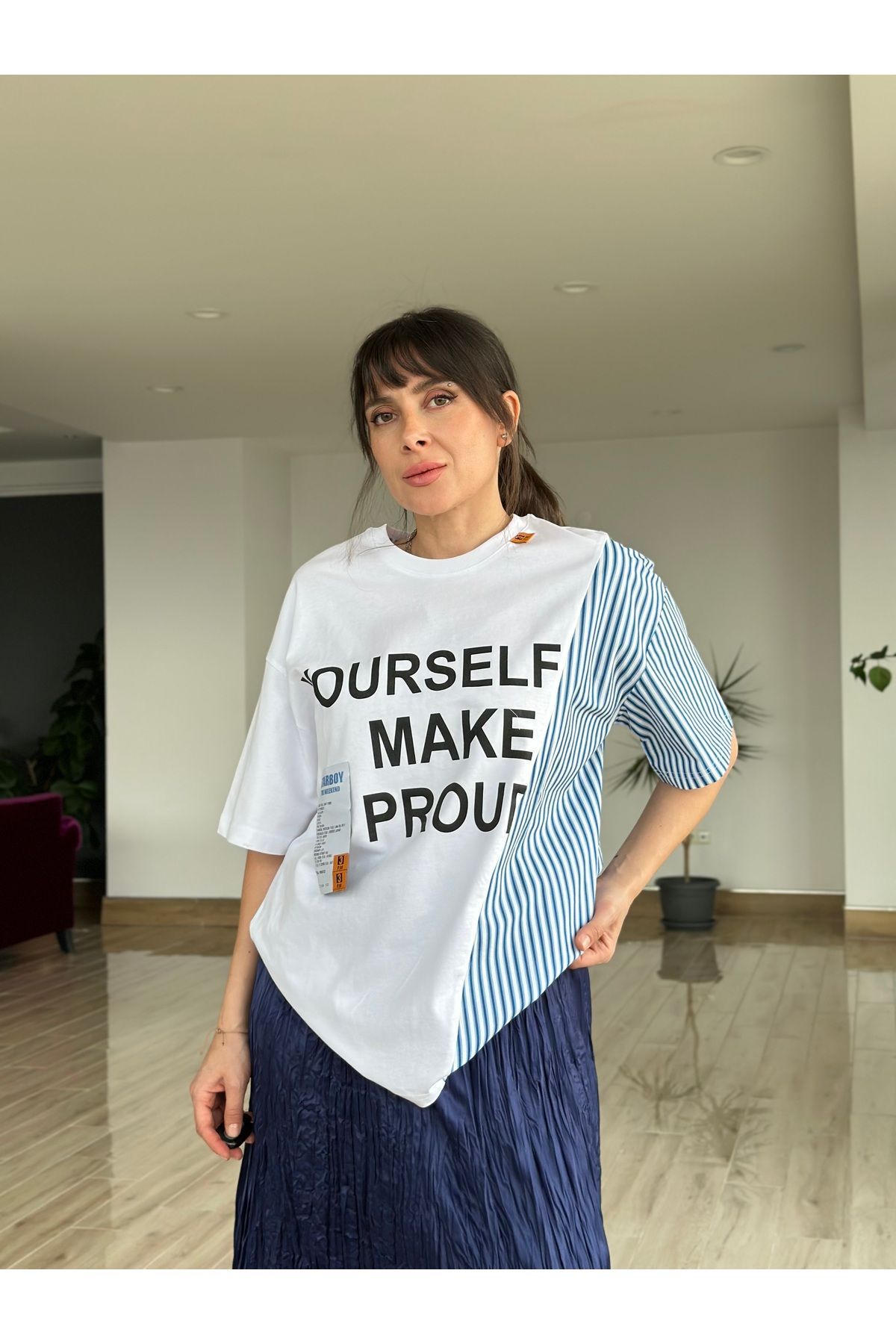AYSEGUL SOZKESEN Etiket Detaylı Baskılı Oversize Kadın Tişört