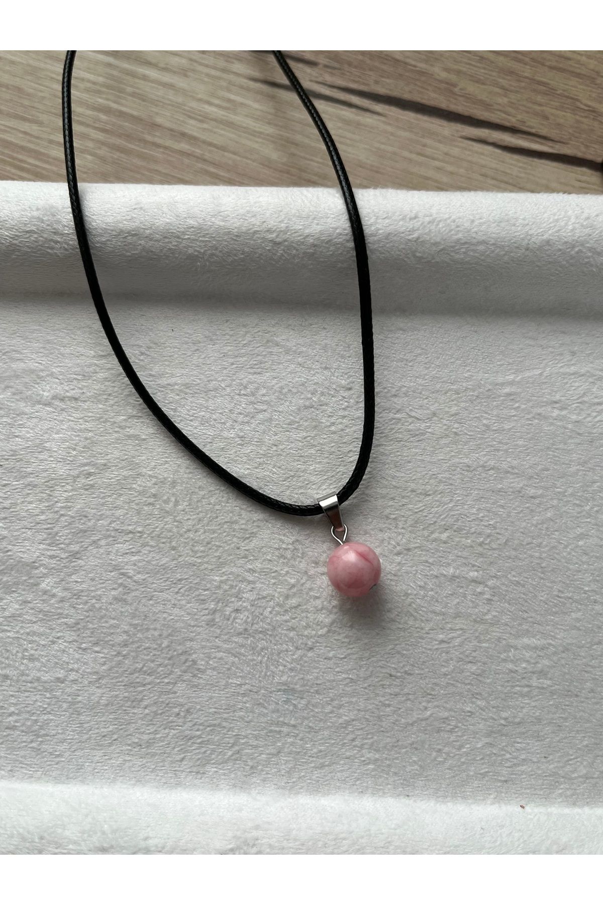 Pel Design 8 mm pembe opal taşı siyah deri ip kolye