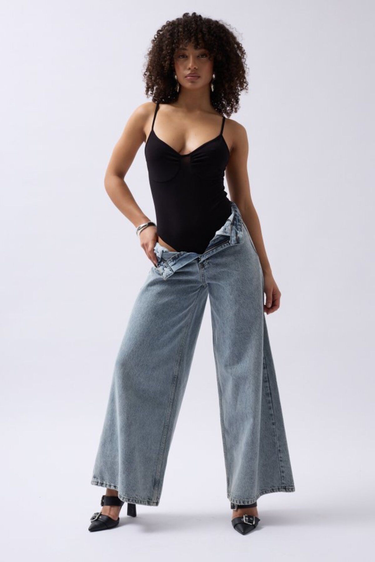 royq Önü Büzgülü Askılı Bodysuit
