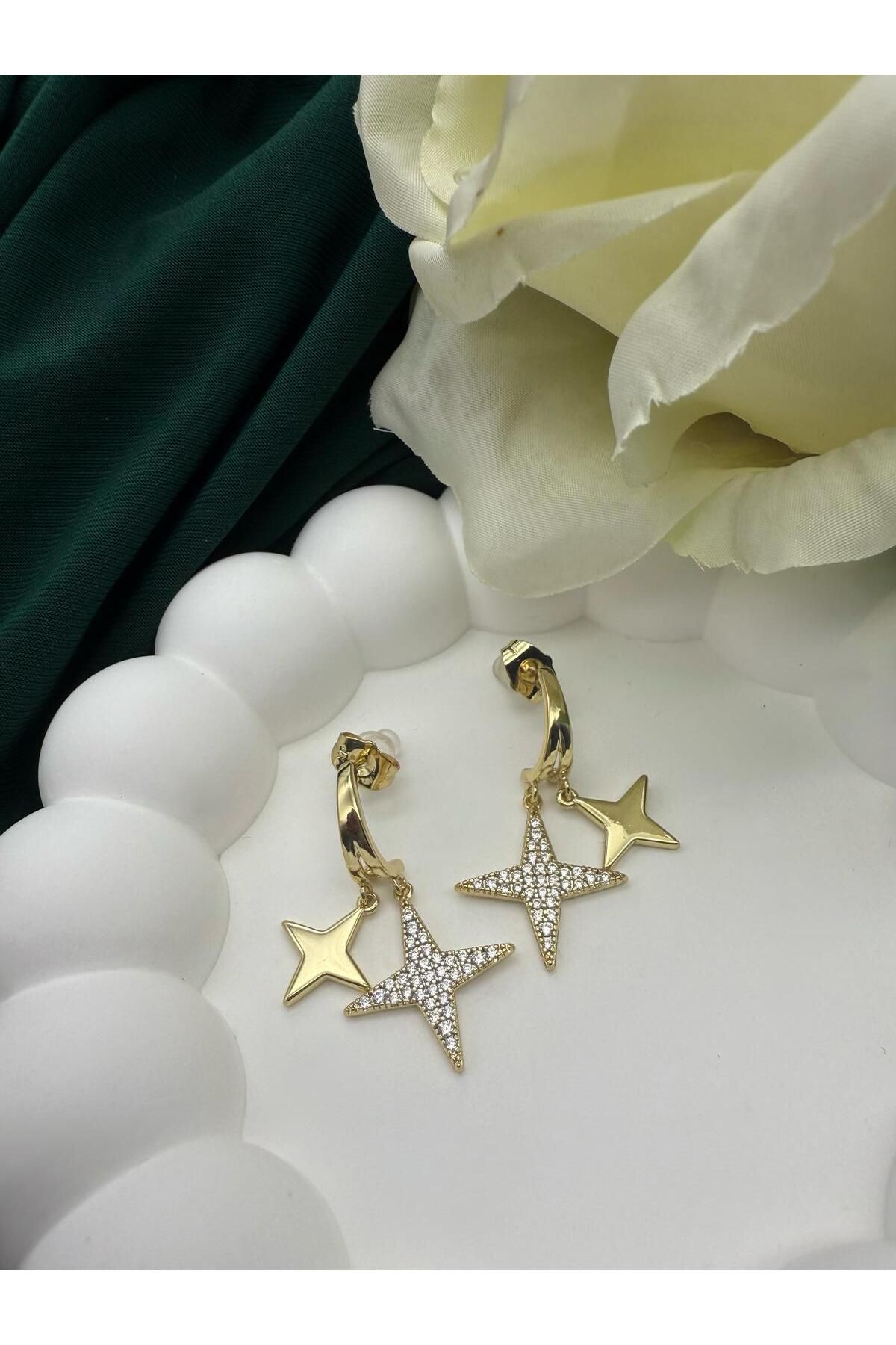Yiyaliora Gold 14K Sallantılı Yıldız Küpe