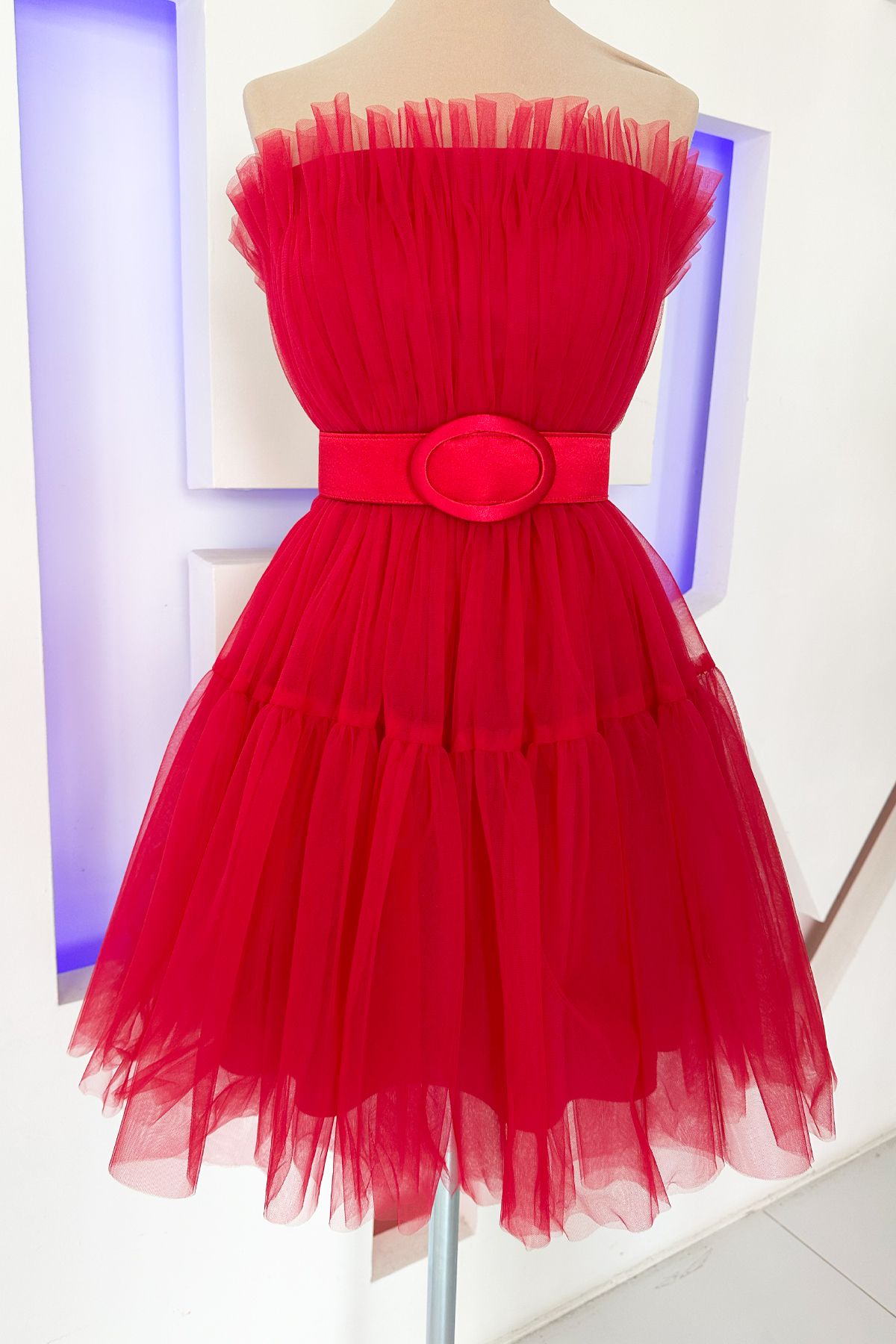 HalilModa Tül Detaylı Kemerli Kırmızı Mini Abiye Elbise