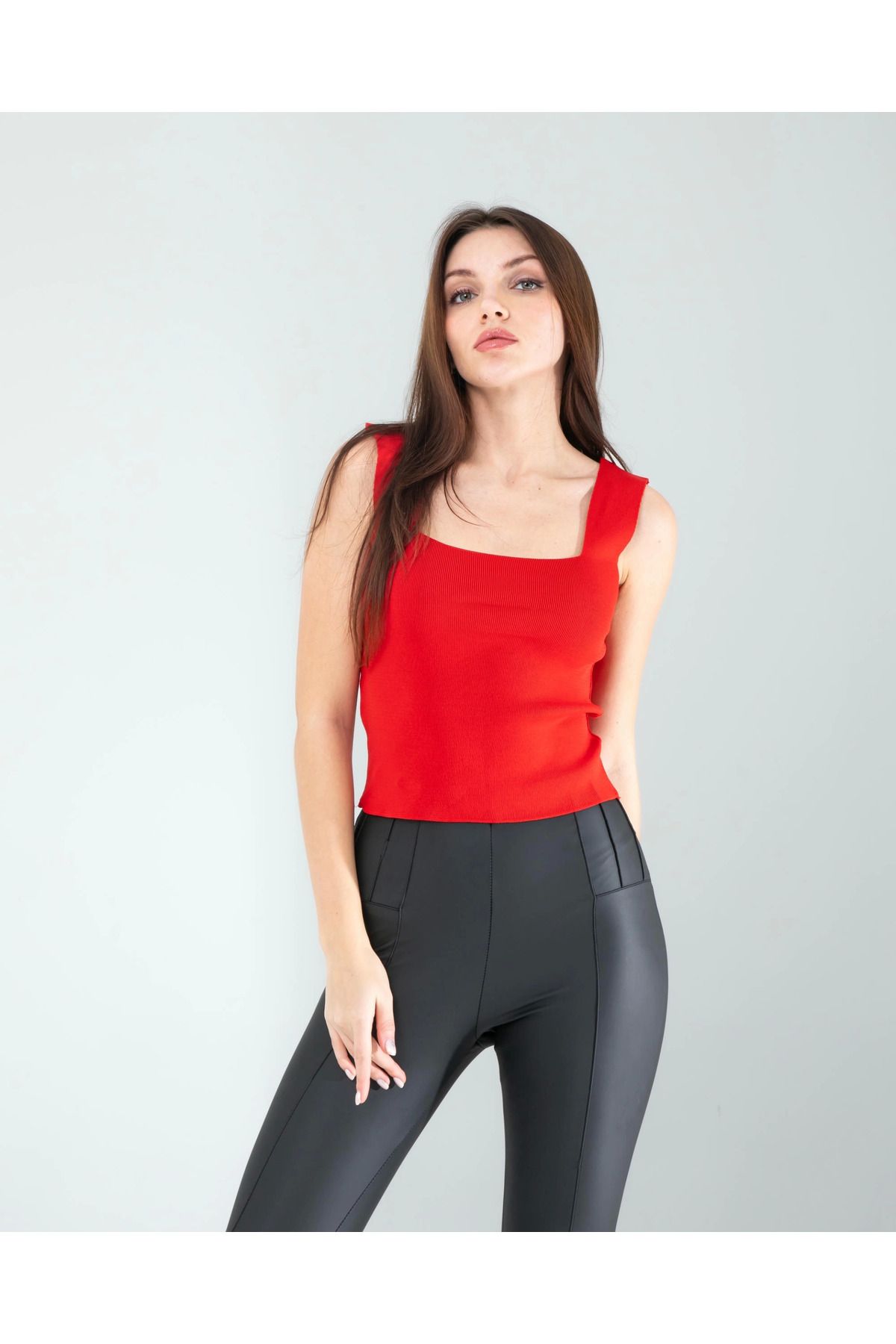 POLEXP Kırmızı Kare Yaka Kalın Askı Triko Crop Bluz