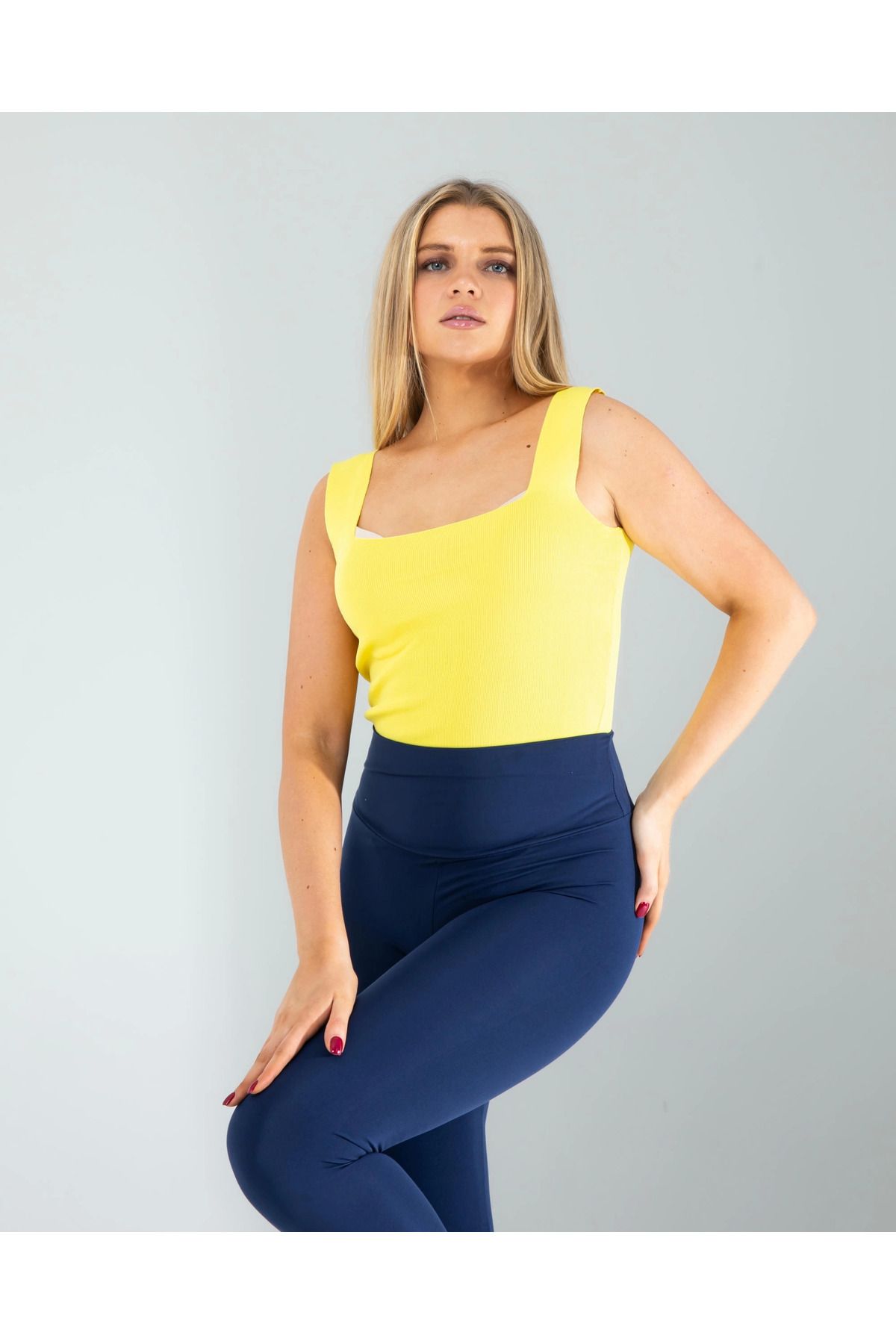 POLEXP Sarı Kare Yaka Kalın Askı Triko Crop Bluz