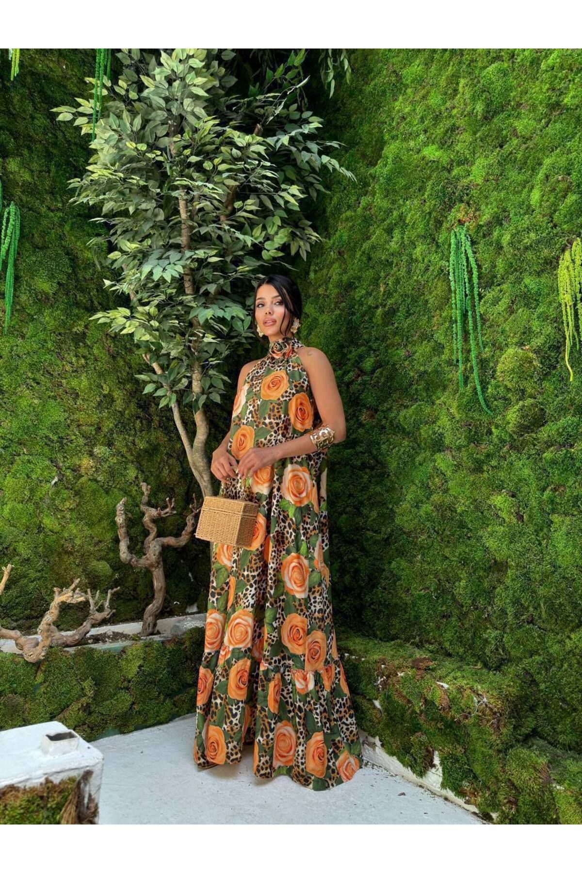 Castivo Fashion Leopar Gül Desenli Yırtmaçlı Halter Yaka Uzun Elbise