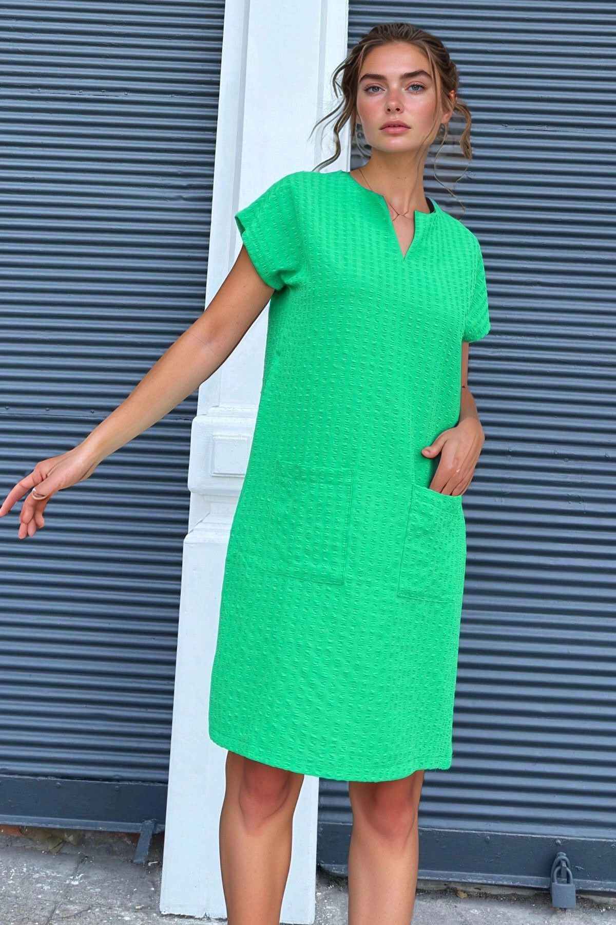 bacc Benetton Yakası Yırtmaçlı Cepli Kendinden Yumuşak Dokulu Salaş Elbise BCBSK-25700-3655