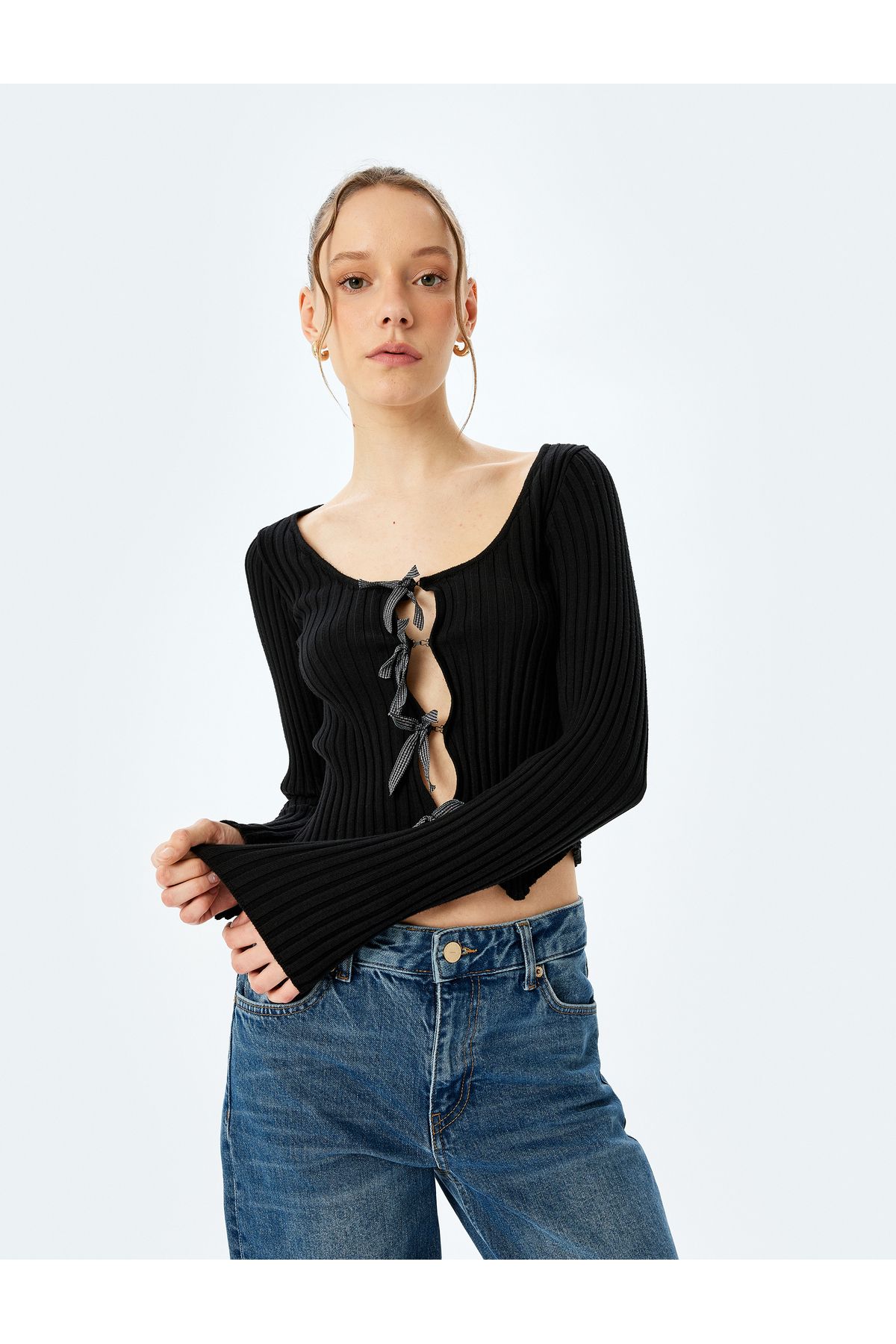 Koton Yeni Sezon Fiyonklu V Yaka Slim Fit Crop Triko Hırka