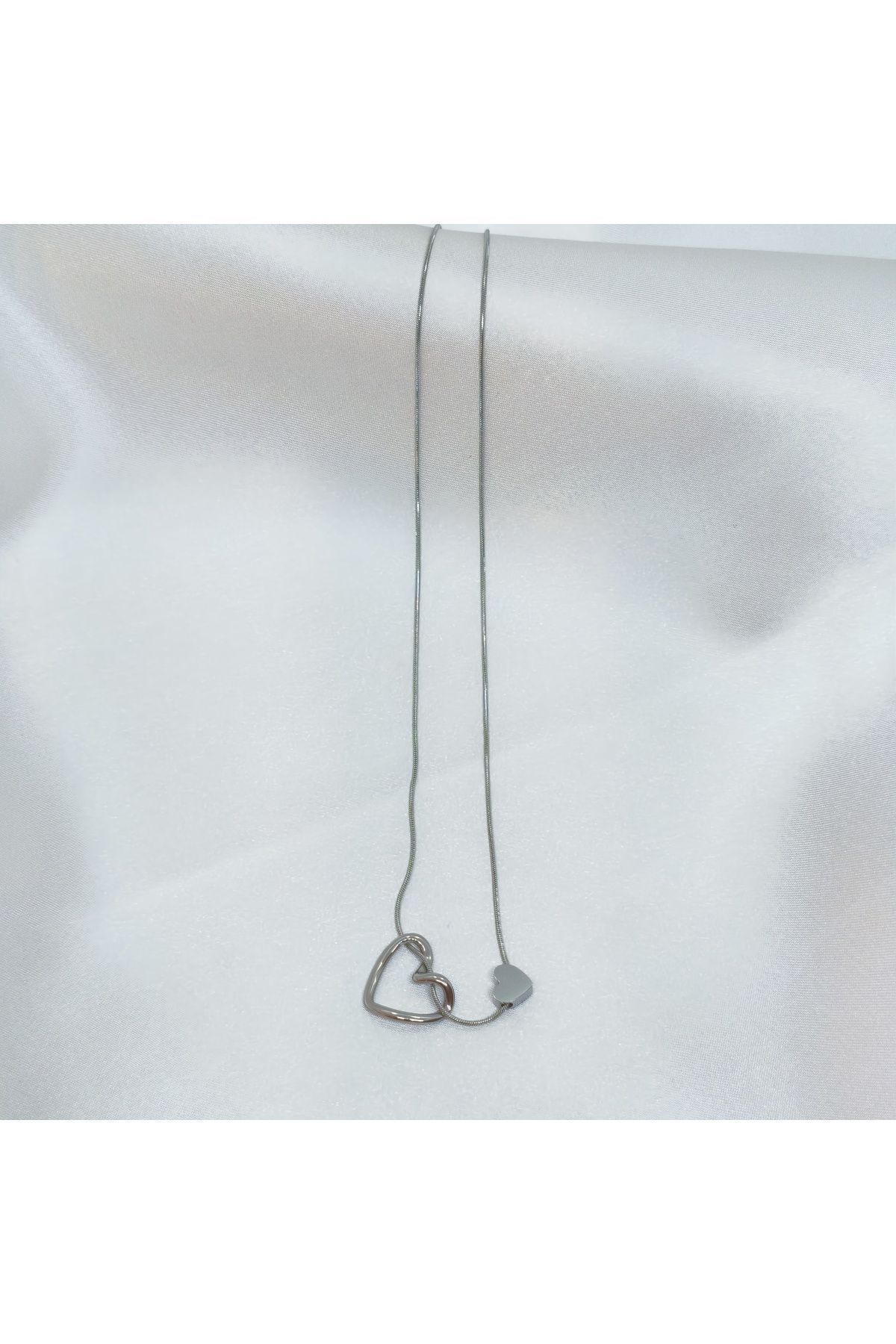 Butik Zirkon İşlemeli Kalp Detaylı Silver Kolye