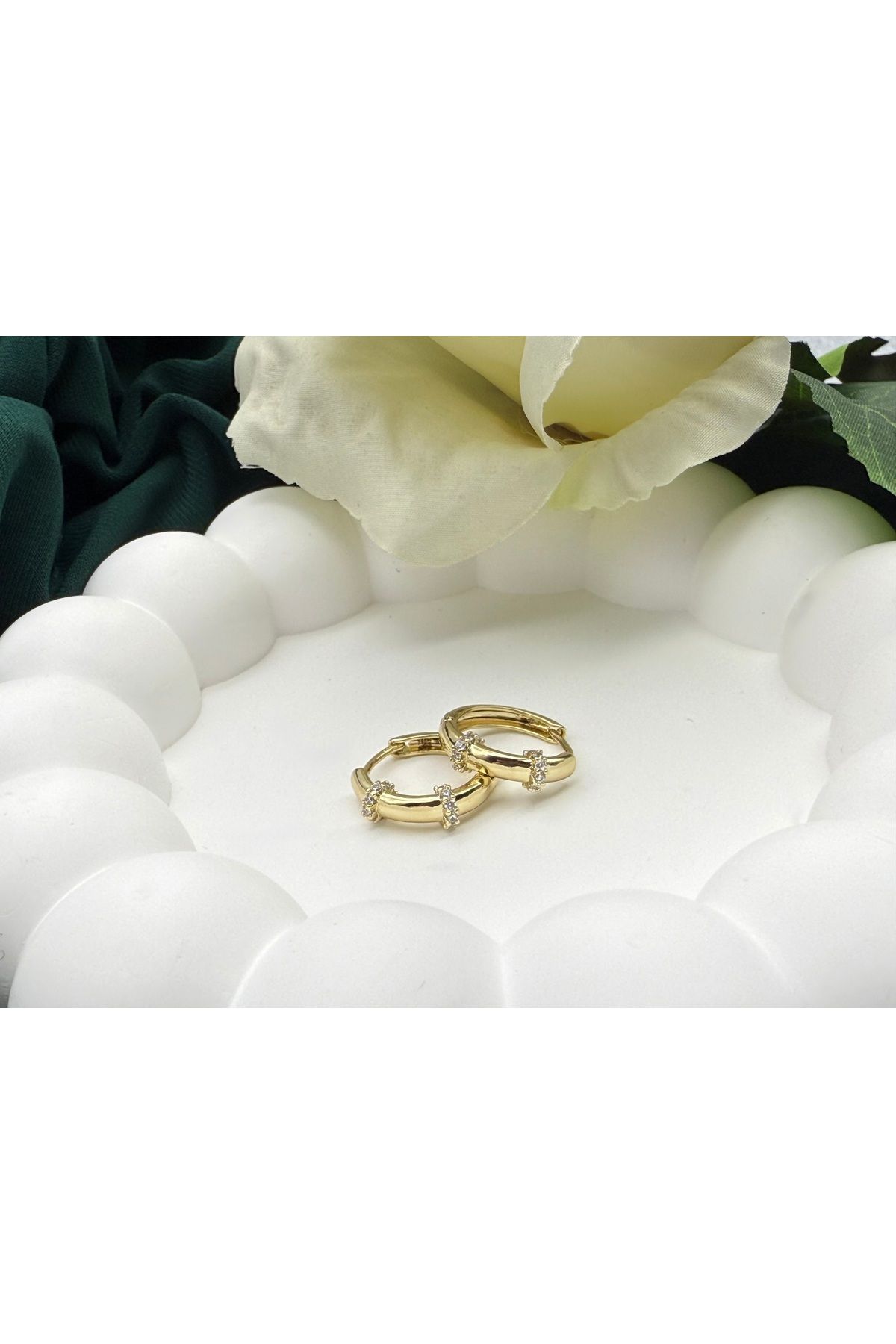 Yiyaliora Gold 14K Zirkon Halka Küpe