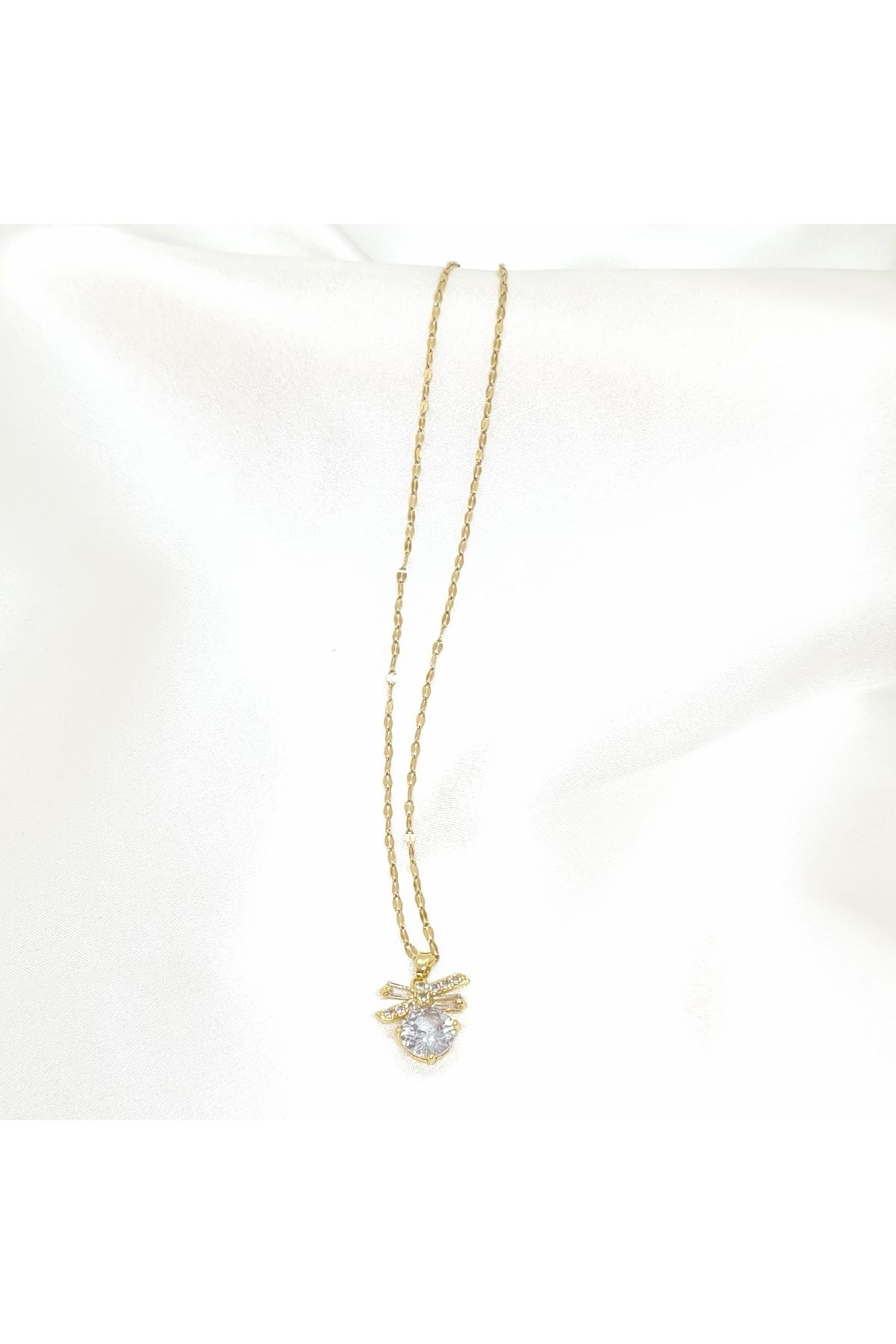 Butik Zirkon Taşlarla Süslenmiş Gold Kolye