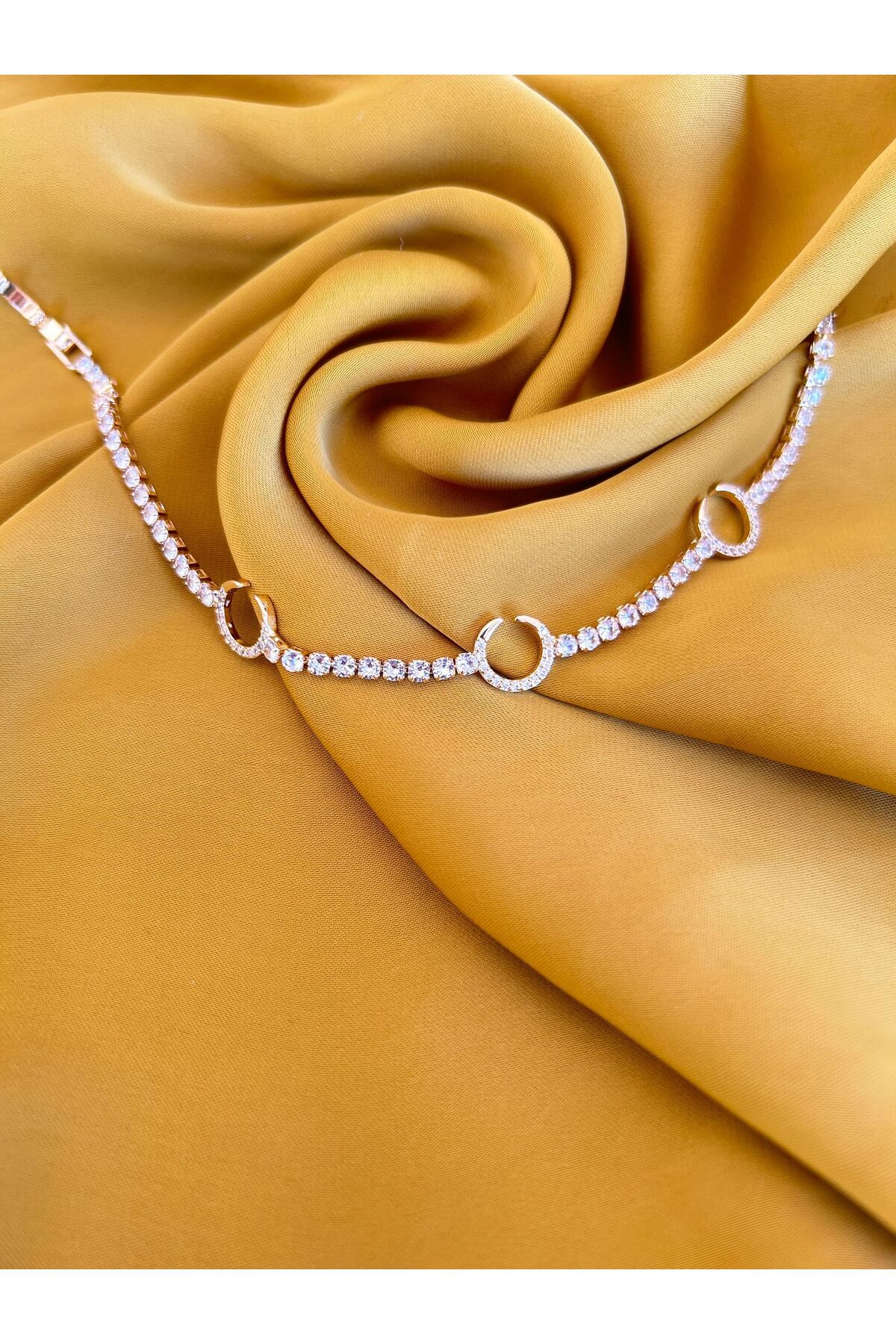 Butik Çelik Gold Zirkon Taşlı Nal Figür Bileklik