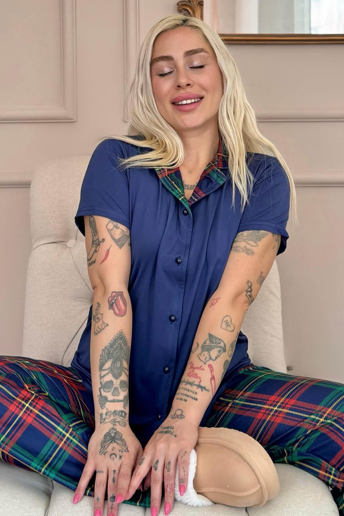 Pijamaevi Exklusives Pyjama-set Mit Knopfleiste Vorne In Marineblau Mit Tartan-muster für Damen - S/M