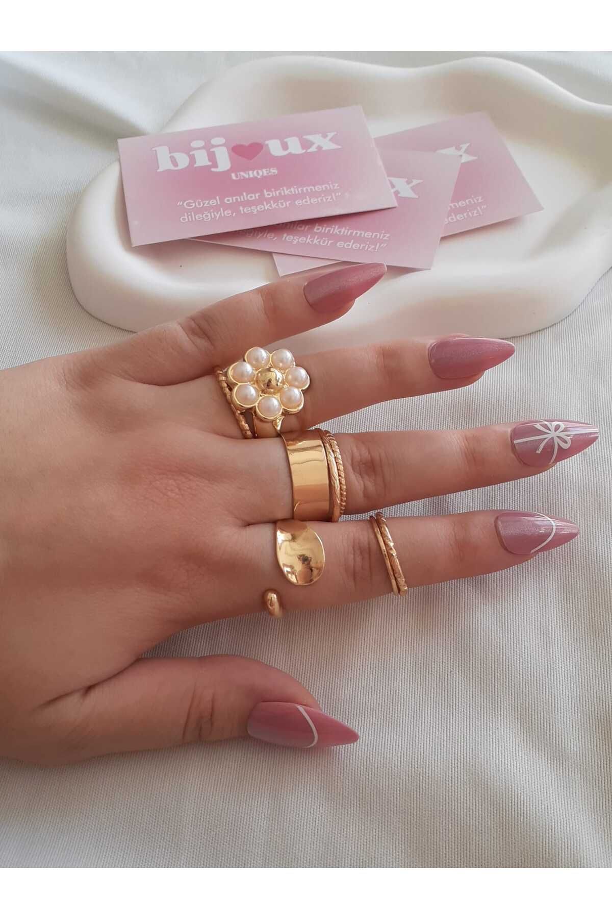 bijoux uniques 8li Papatya Çiçeği Figürlü Gold Bijuteri Yüzük Seti