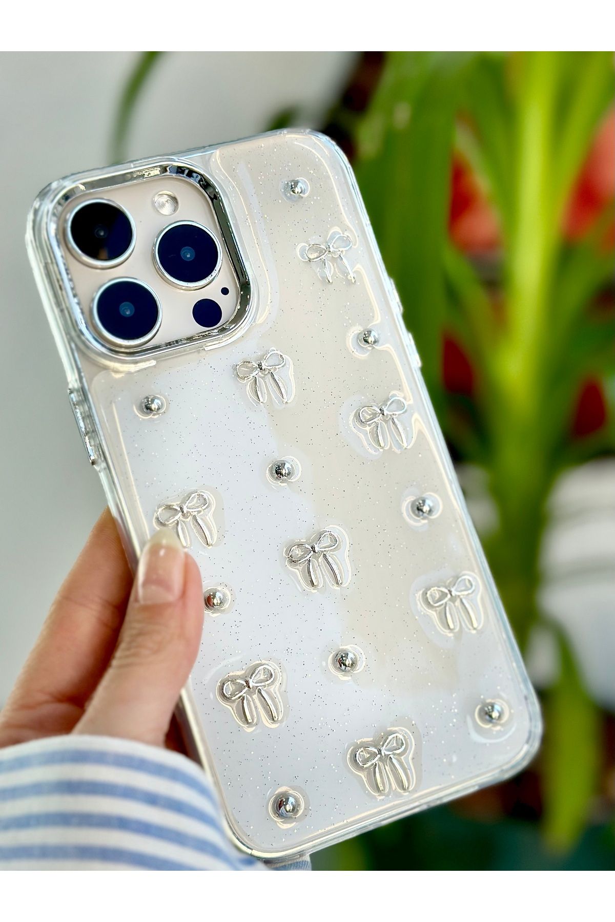 Go Aksesuar Iphone 16 Pro Uyumlu 3d Mini Fiyonk Tasarımlı Epoksili Oyuncaklı Silikon Kılıf