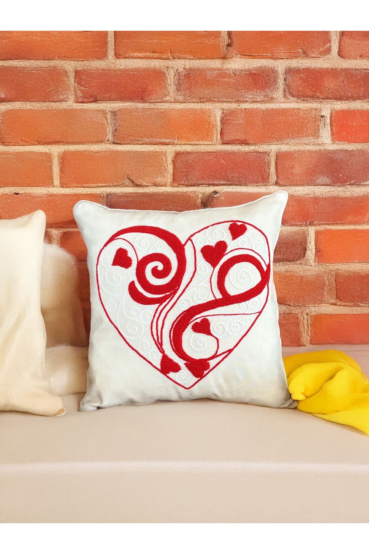 Medi Home Kalp Motifli El Yapımı Panç Kırlent Kılıfı
