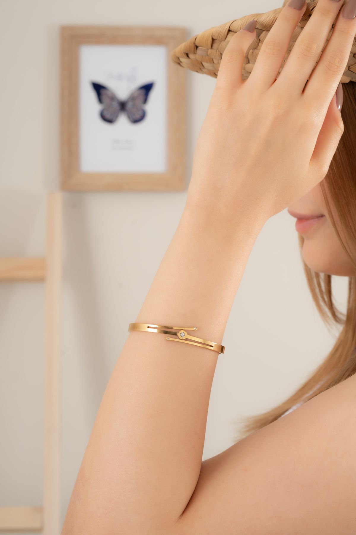 Finesa Jewelry Zarif Tek Taş Detaylı Geçmeli Altın Sarısı Çelik Kadın Bileklik