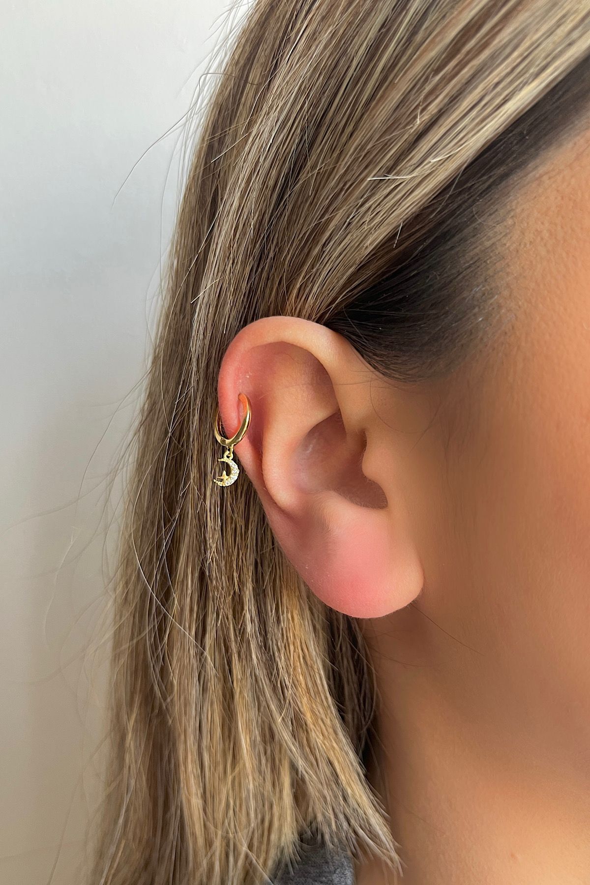 Bijou Luz Gold Ay Yıldız Figürlü Sallantılı Halka Piercing