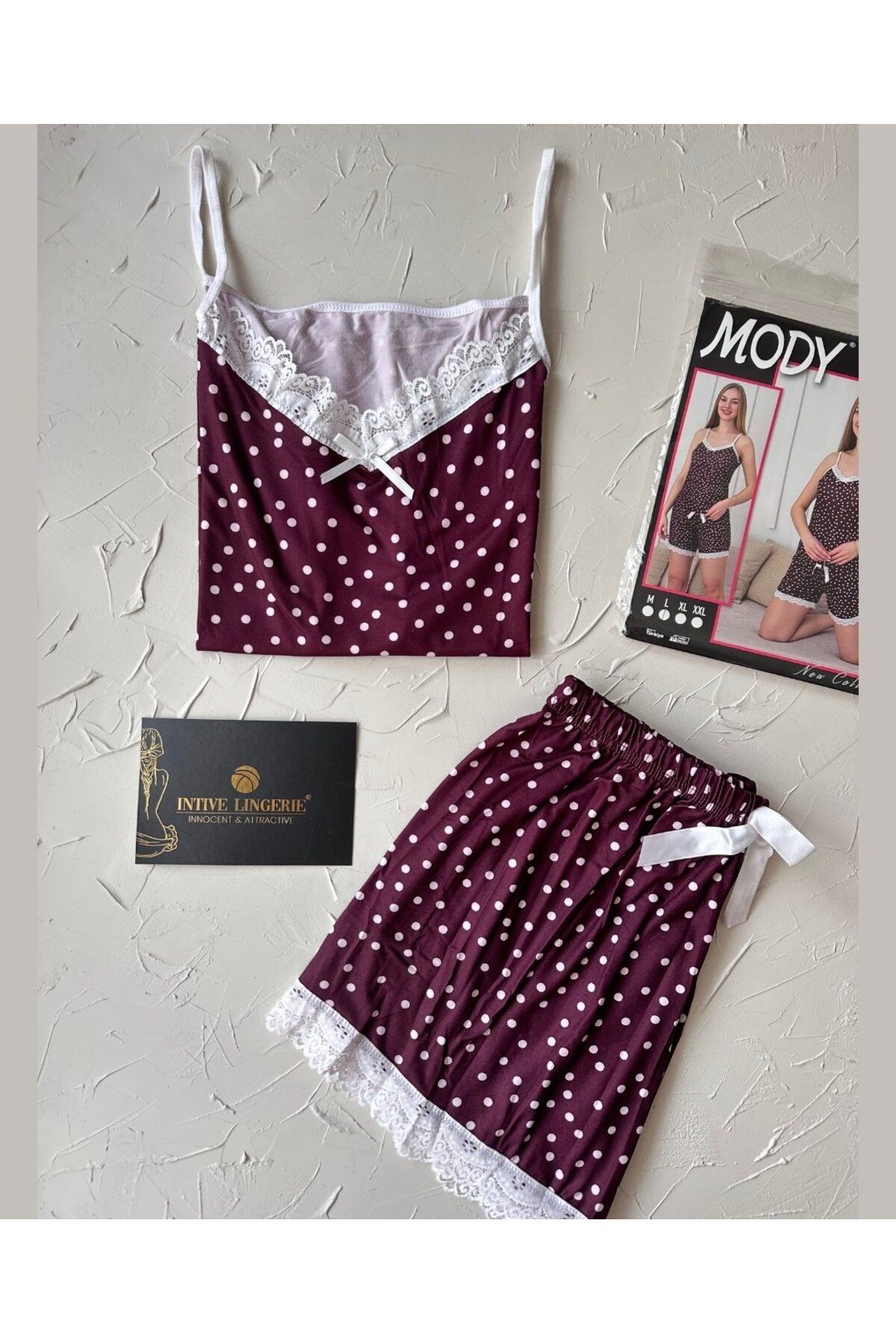 İntive Lingerie Intive Dantel Detaylı Yumuşacık Mürdüm Puantiye Desenli Askılı Bluz Şort Pijama Takımı