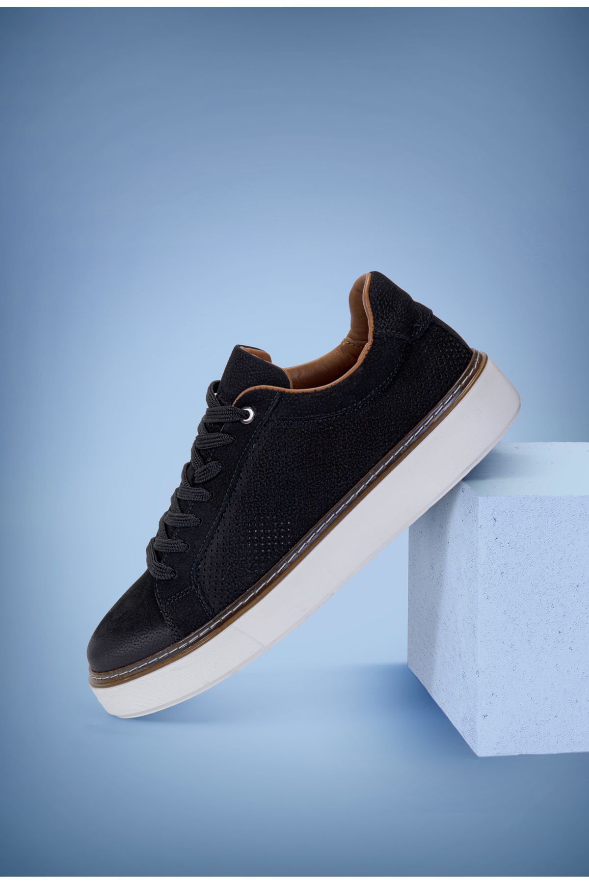 Vantaggio Luzero Siyah Nubuk %100 Hakiki Deri Delikli Erkek Sneaker Ayakkabı
