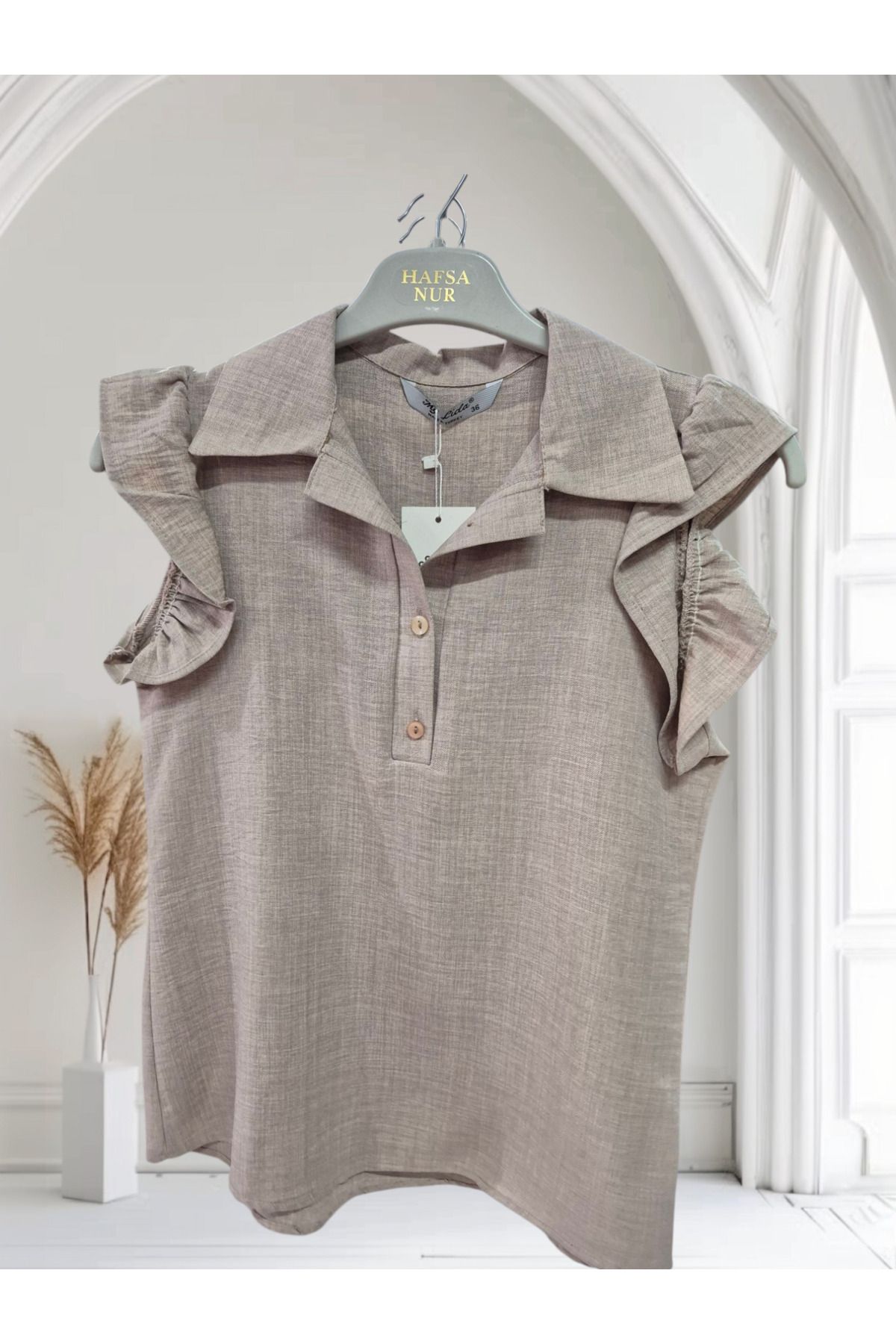 Yağmur Butik Omuzları fırfırlı gömlek