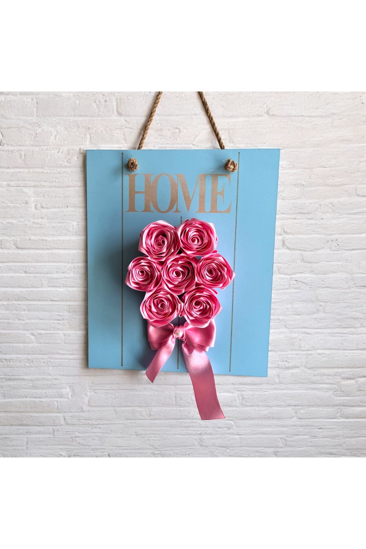 SAYILI COLLECTION Ahşap Bebe Mavisi Duvar Tablo Dekoru Pembe Gül, Fiyonklu Dekoratif Hediyelik (30x25cm)