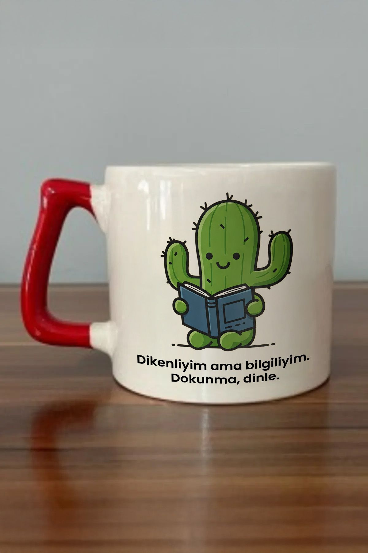 DozNest "Dikenliyim ama bilgiliyim. Dokunma, dinle." Yazılı Kırmızı Kulplu Kupa Bardak DZA100
