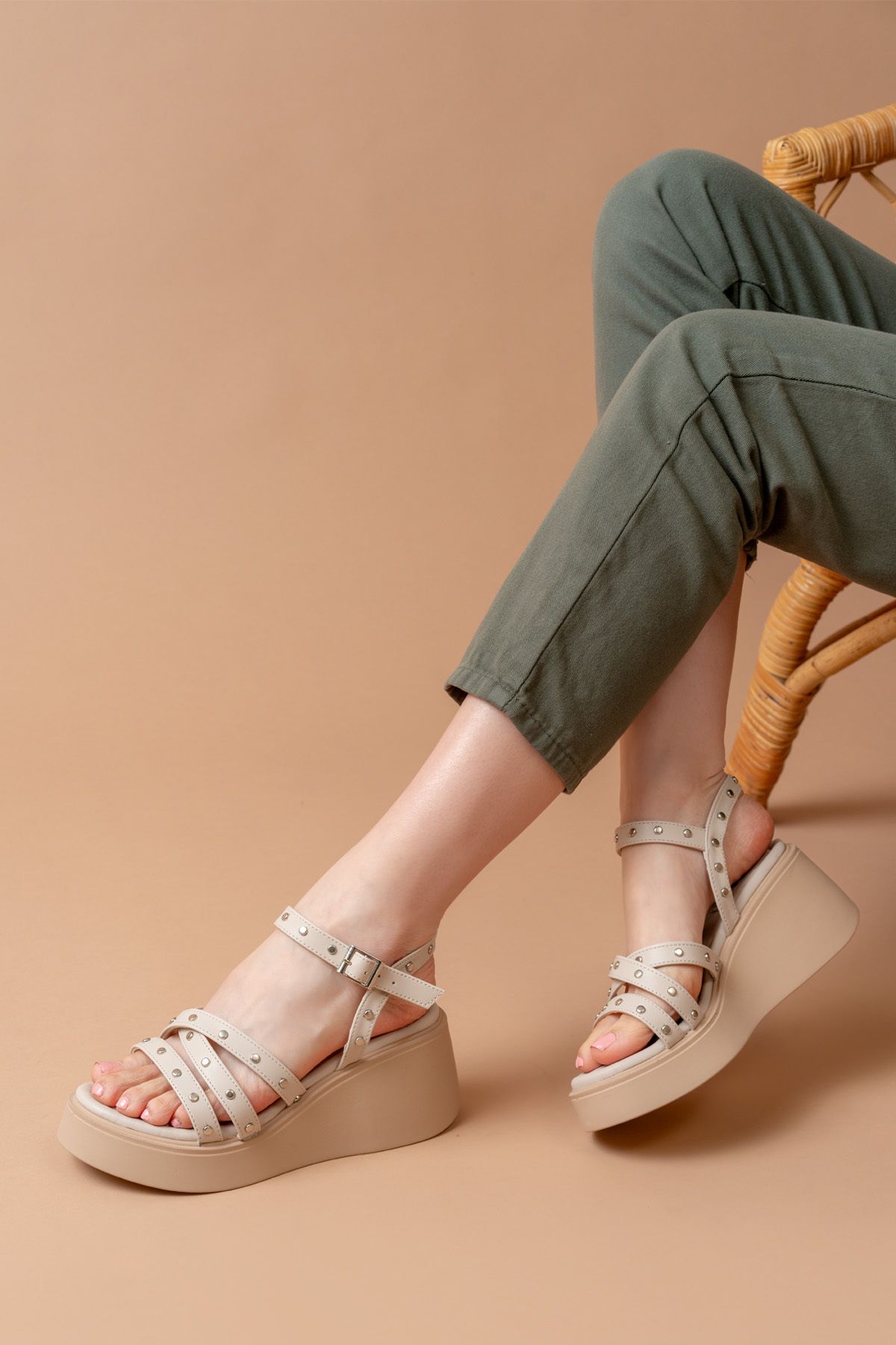 SEEM & BE Fiona Platform Dolgu Topuk Kadın Bej Sandalet