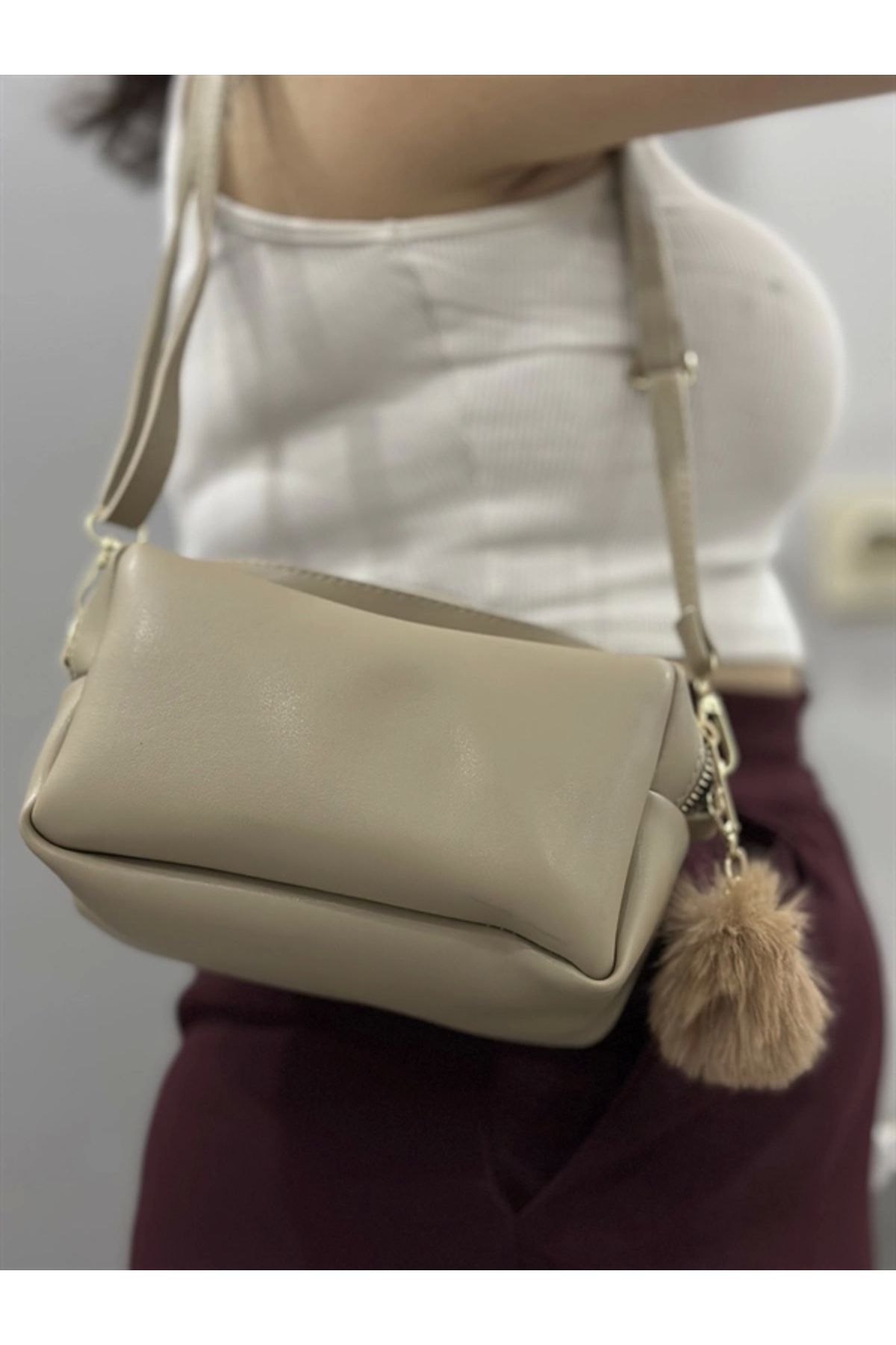 FASHIONLINE Ponpon vizon cilt çanta