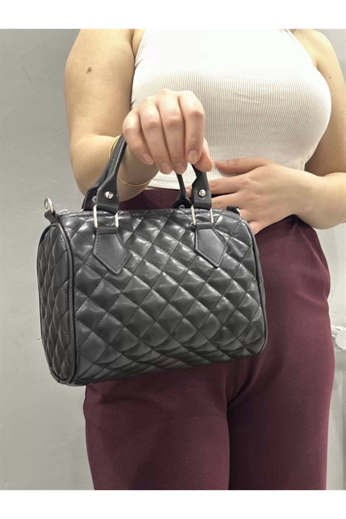 FASHIONLINE Kapaksız kapitone siyah cilt çanta
