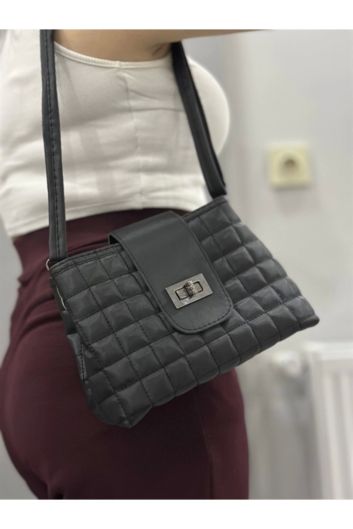 FASHIONLINE Kapaklı kapitone siyah cilt çanta