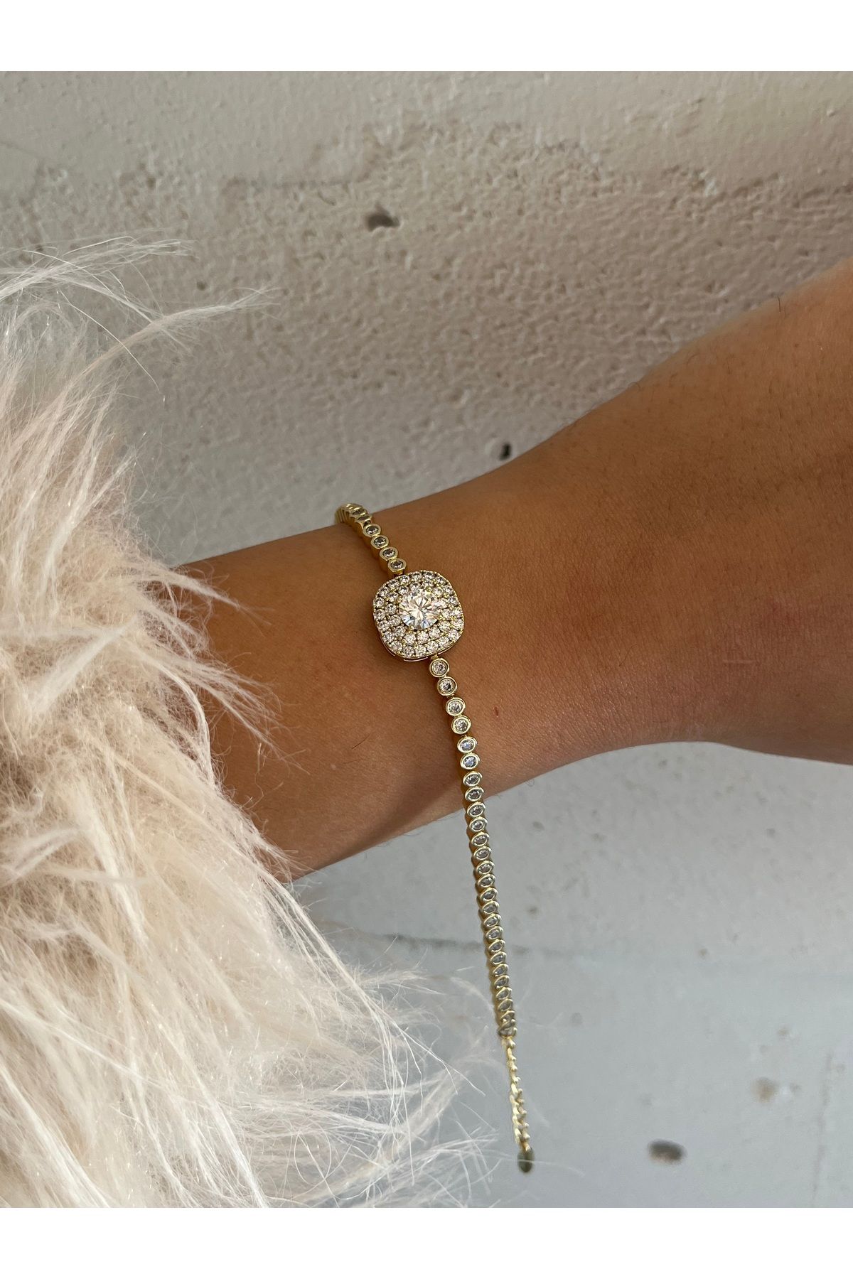 XUPING JEWELRY Ortası Büyük Taşlı Gold&Silver Su Yolu Bileklik 18+4 Cm