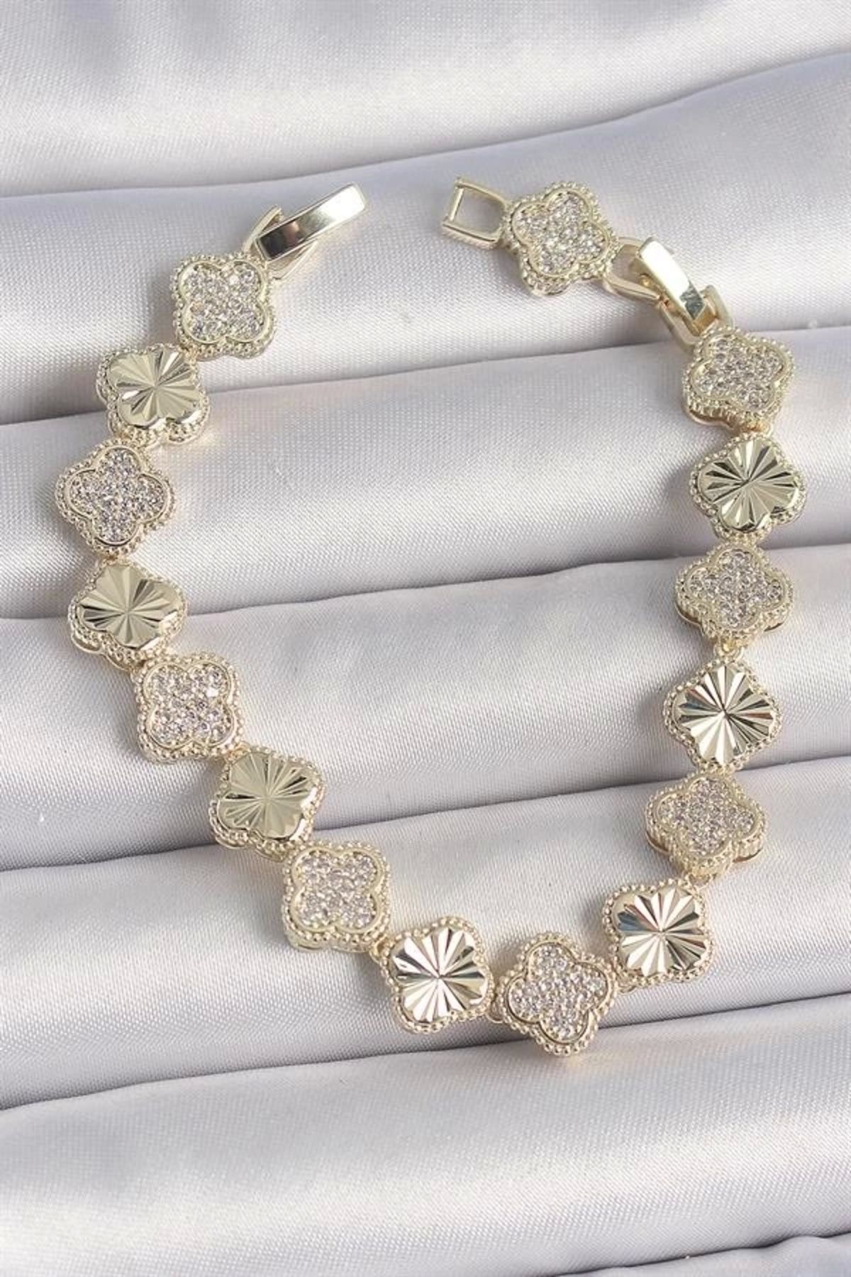 FASHIONLINE Pirinç Gold Renk Zirkon Taşlı İşlemeli Yonca Model VIP Seri Exculusive Kadın Bileklik