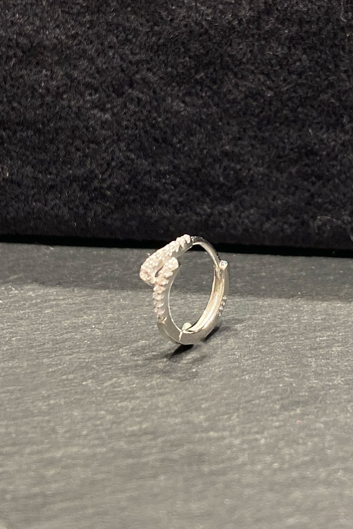 La femme by begum Yarım Tur Beyaz Taşlı Kıvrık Silver Gümüş Halka Piercing,helix,tragus, Kıkırdak Küpesi