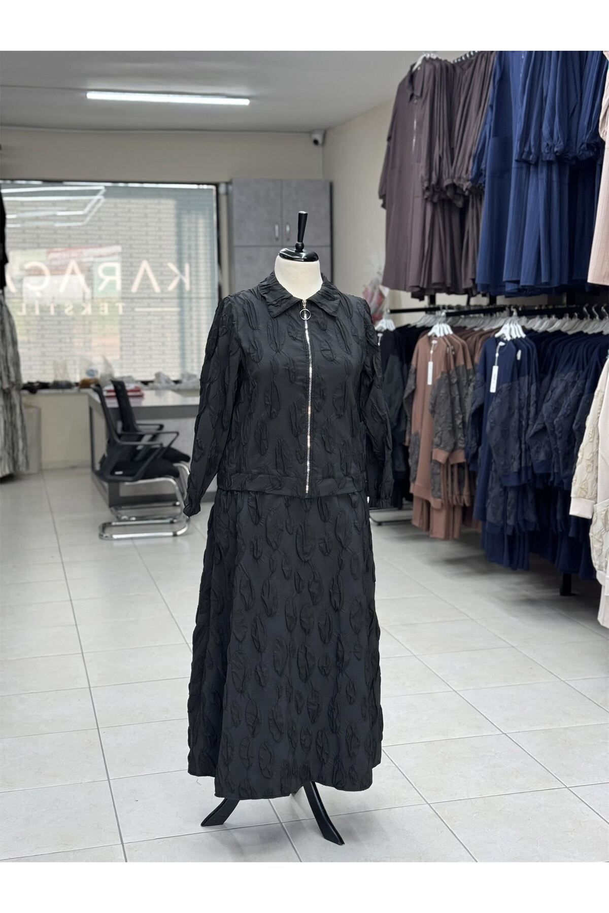 LARCH EXCLUSİVE PARAŞÜT ETEKLİ TAKIM
