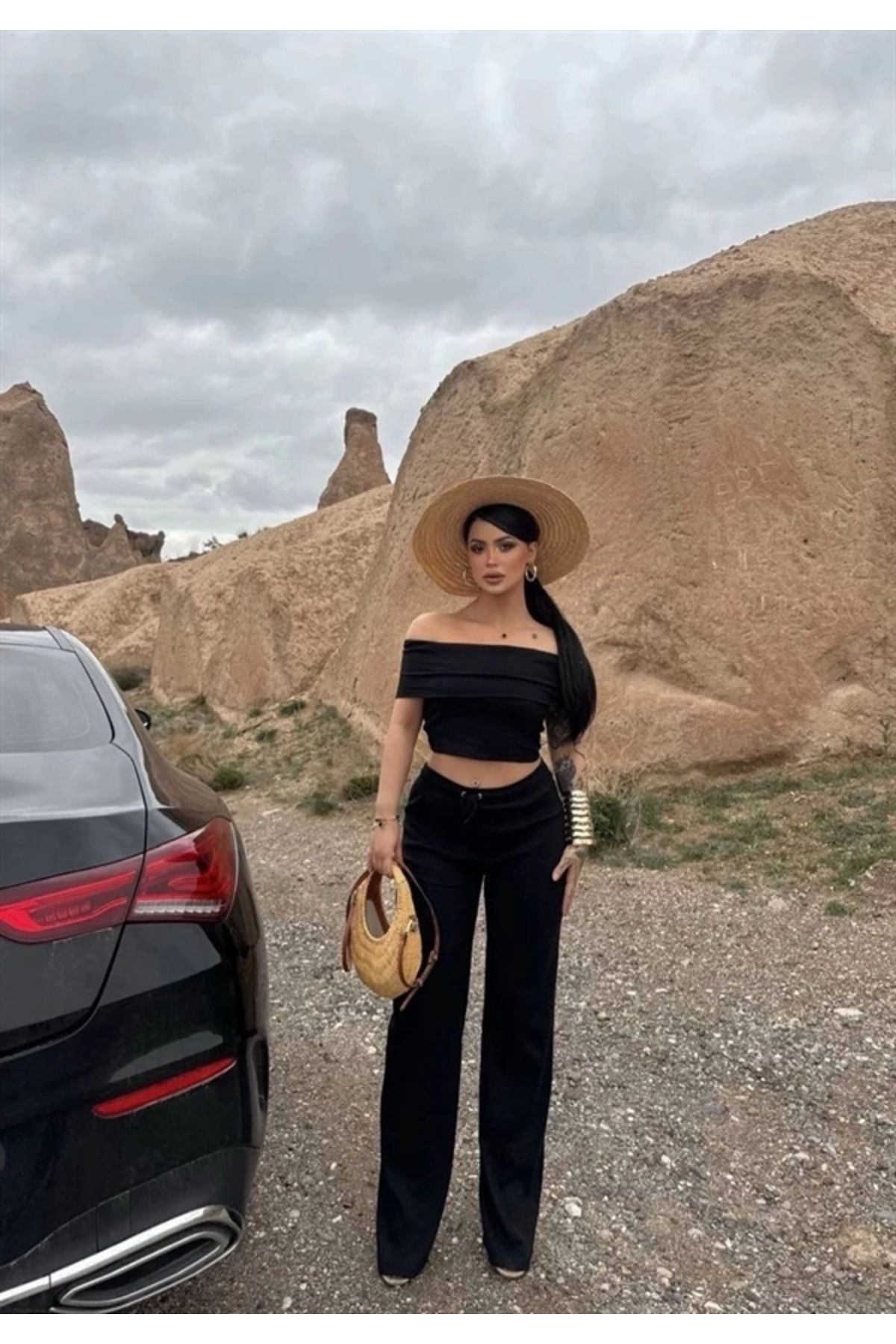 FASHIONLINE Madonna yaka bol paça pantolonlu takım
