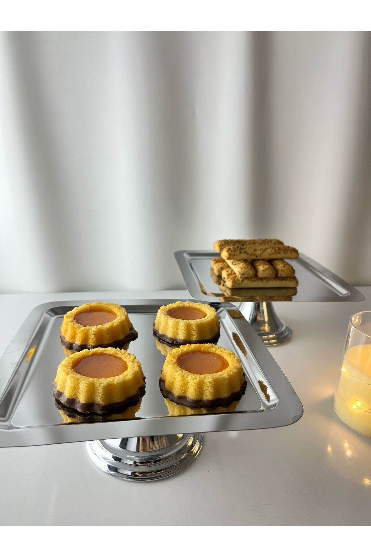Moon Dizayn Gümüş Kare, Ayaklı Şık Kek, Pasta, Kurabiye ve Tatlı Servis Sunum Standı