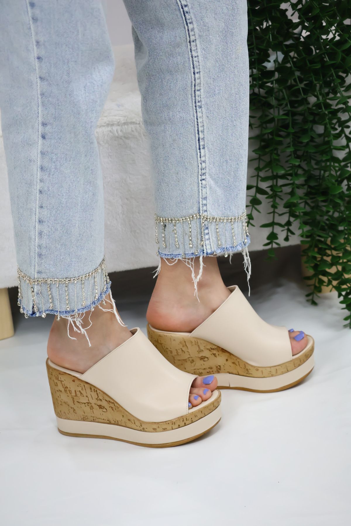 asmi shoes Kadın Bej Dolgulu Mantar Taban Şerit Sargılı 10 cm Topuklu Terlik