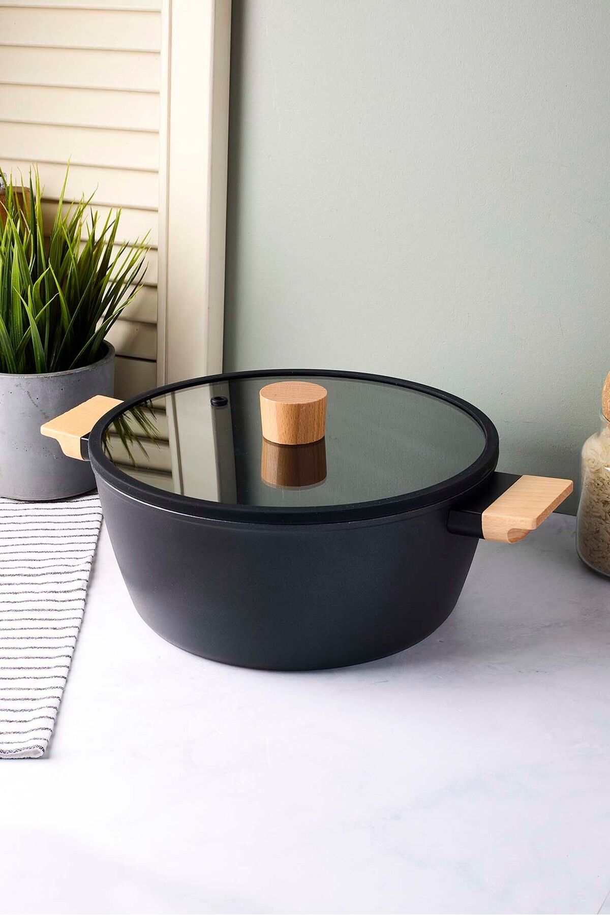 Perotti CookWood Black İndüksiyon Tabanlı Ahşap Kulplu Kapaklı Seramik Derin Tencere 24 cm