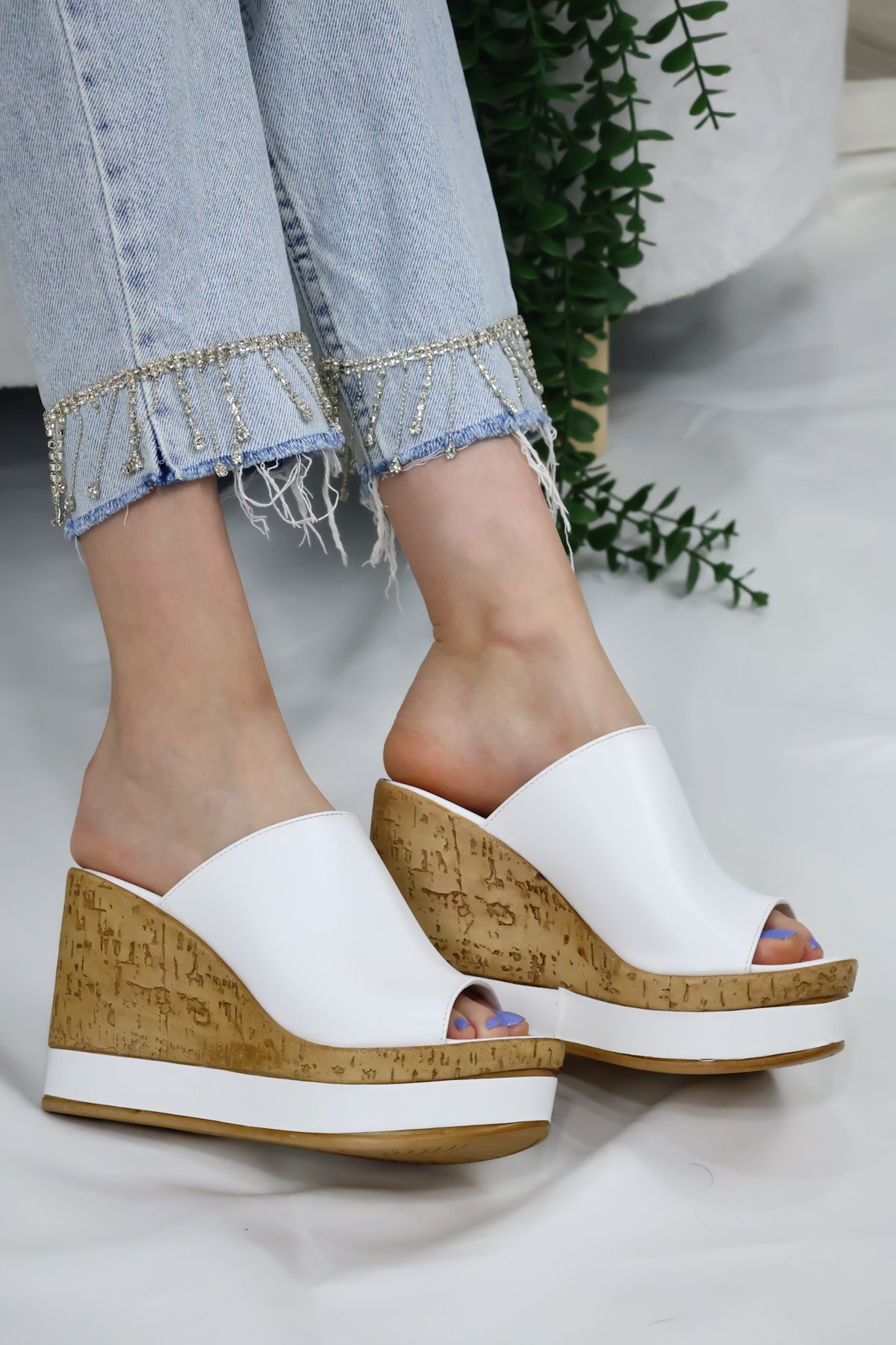 asmi shoes Kadın Beyaz Dolgulu Mantar Taban Şerit Sargılı 10 cm Topuklu Terlik