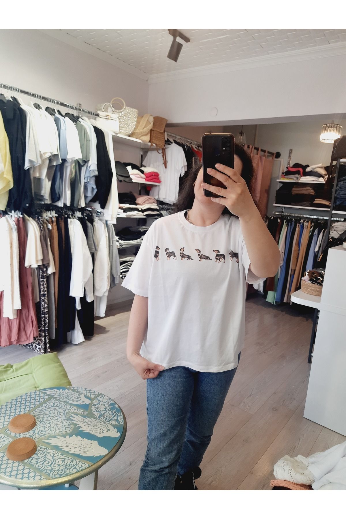 ALVWOMAN Köpek Desenli Beyaz Tshirt