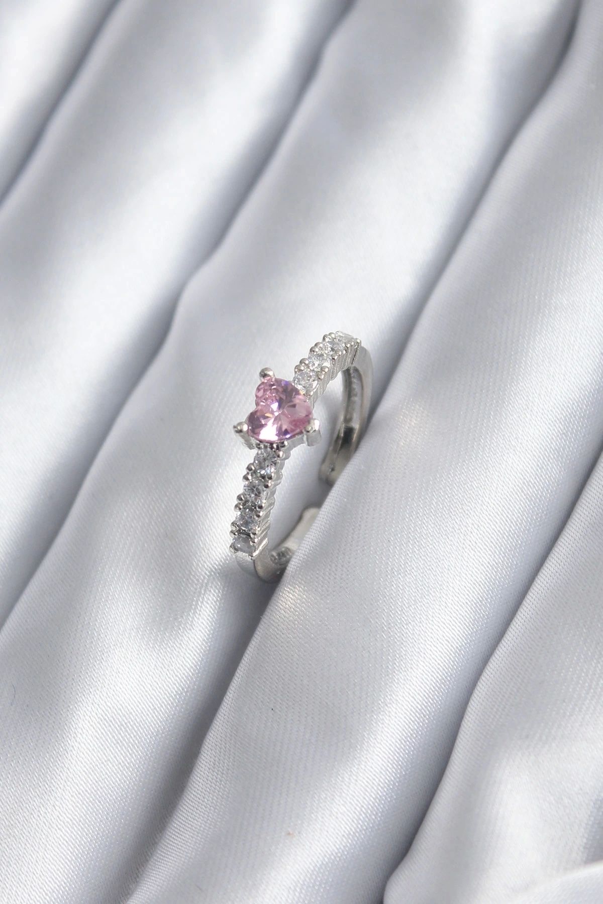 STOREMAX Gümüş Renk Zirkon Taşlı Pembe Kristal Kalp Model Kadın Yüzük