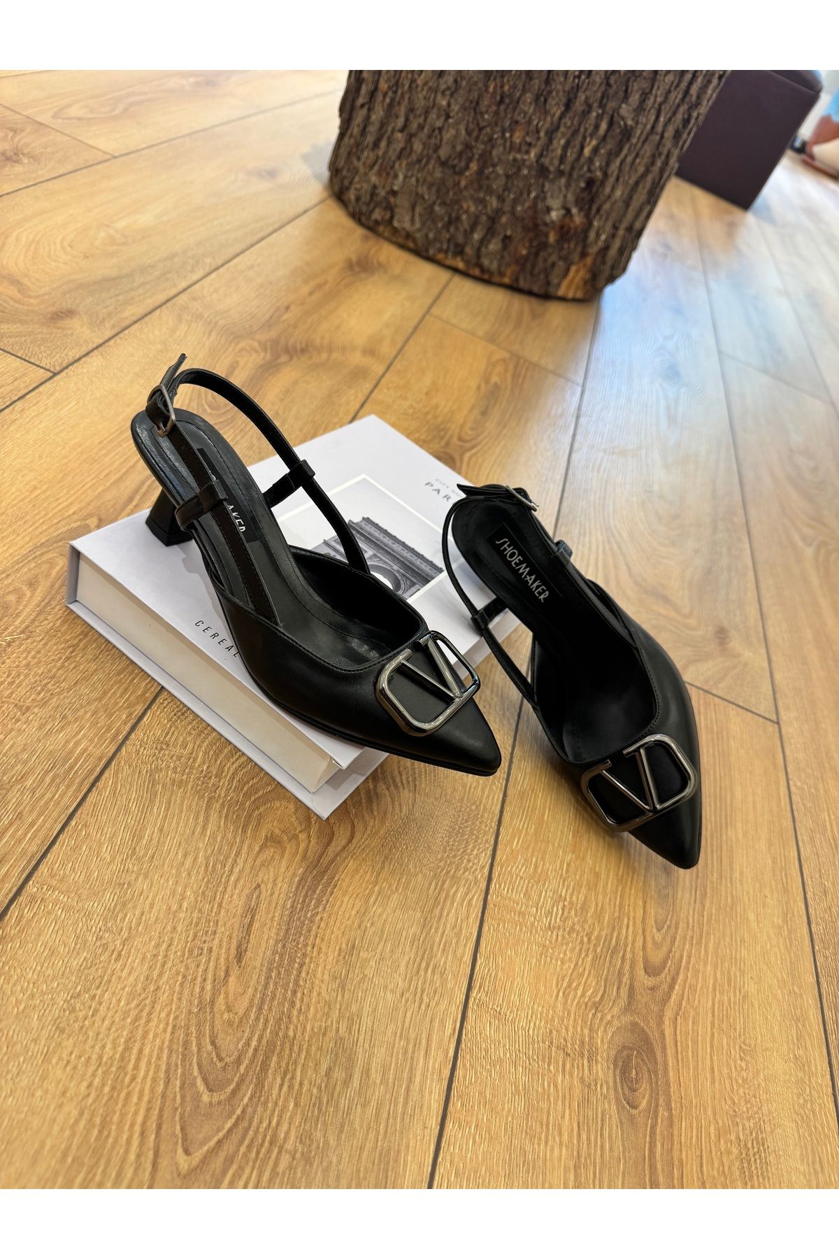 ShoeMaker Siyah V Toka Detay Kadın Ayakkabı