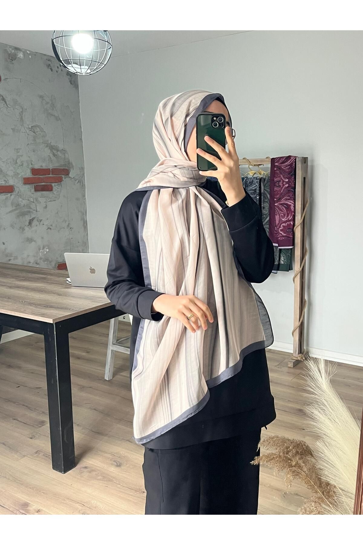 Merwiss-Ahenk Pattern Soft Gray Shawl 3