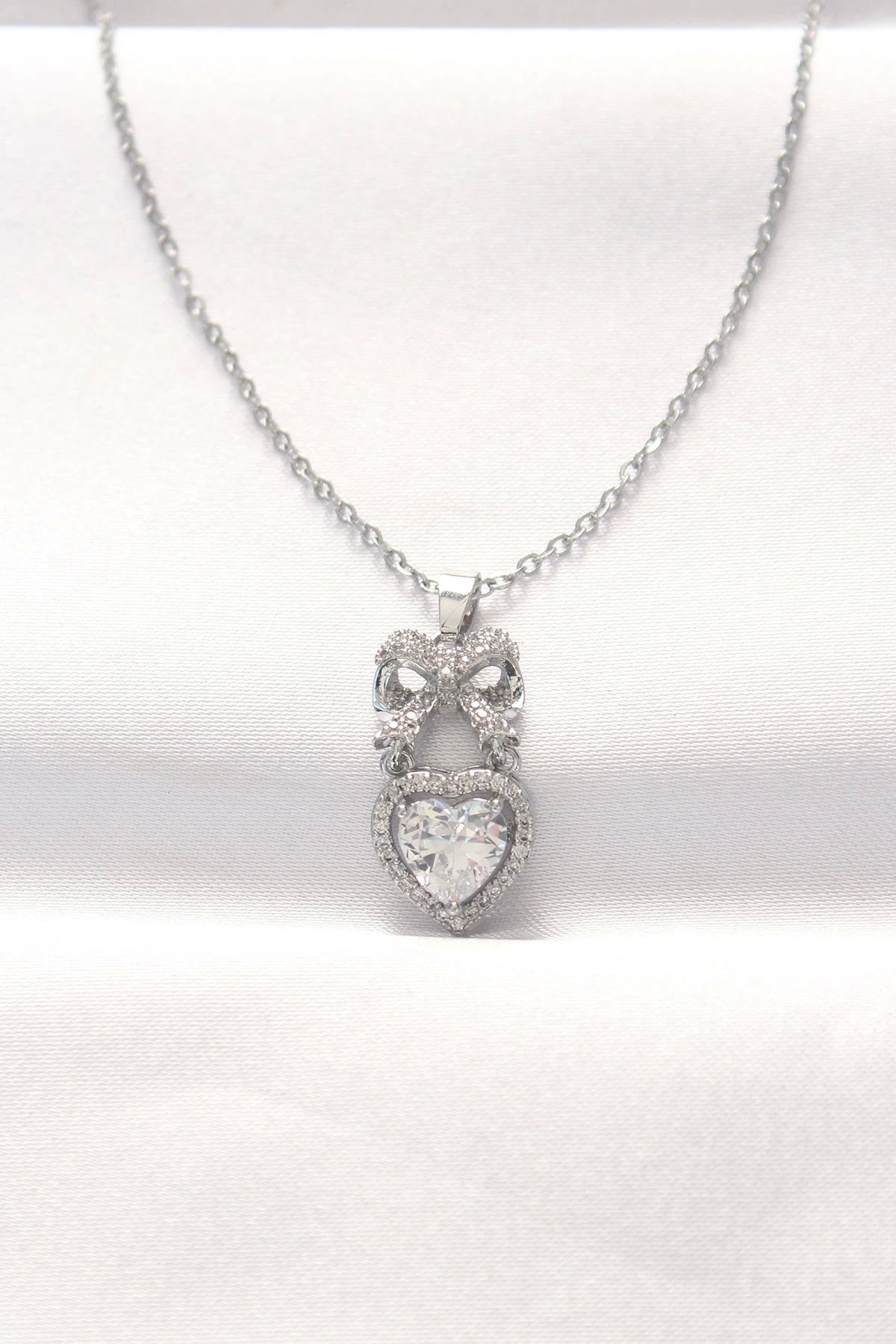 STOREMAX 316L Çelik Silver Renk Zirkon Taşlı Kalpli Fiyonk Kolye