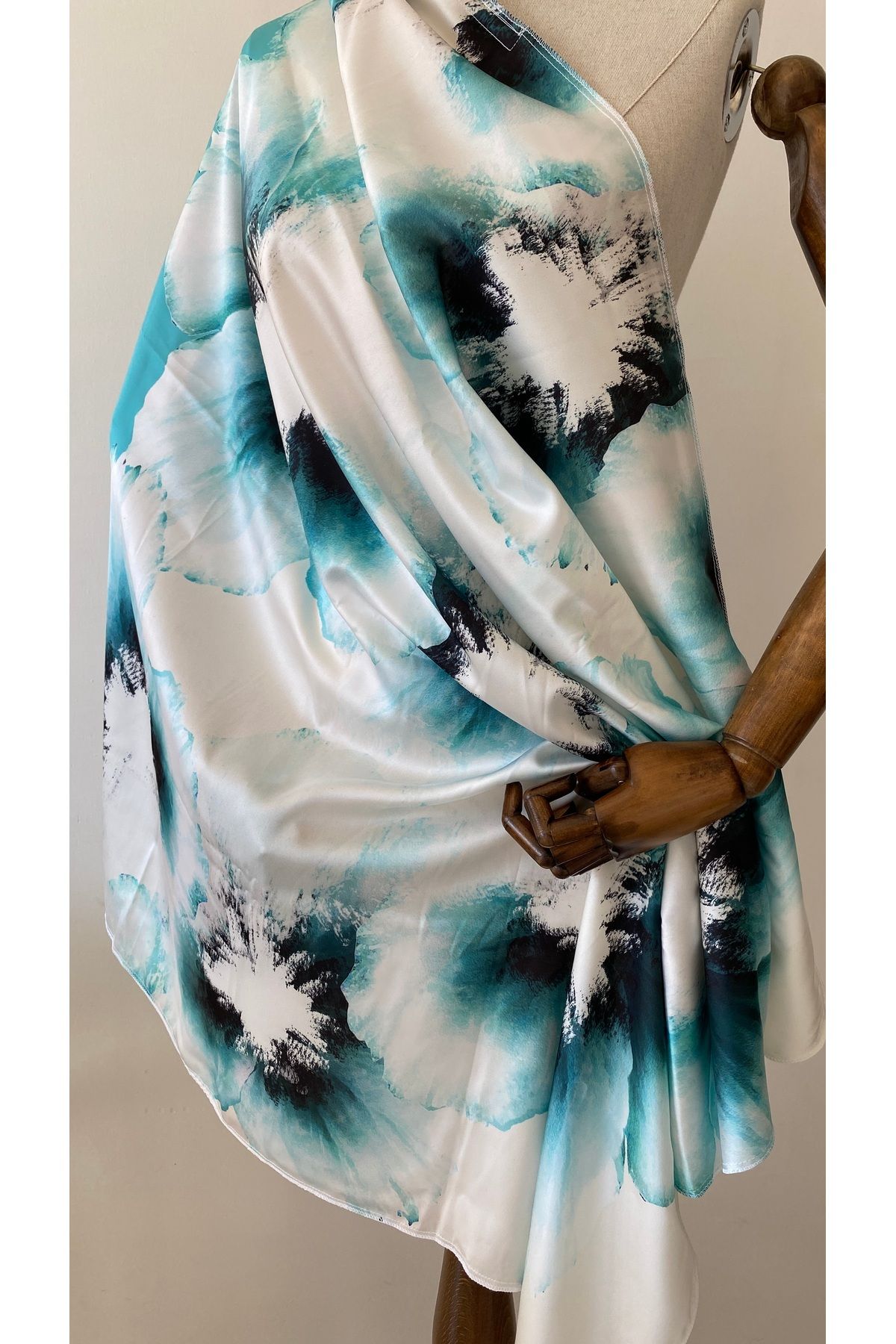 Glowear Atelier Çiçek Desenli Saten İç Göstermeyen Pareo